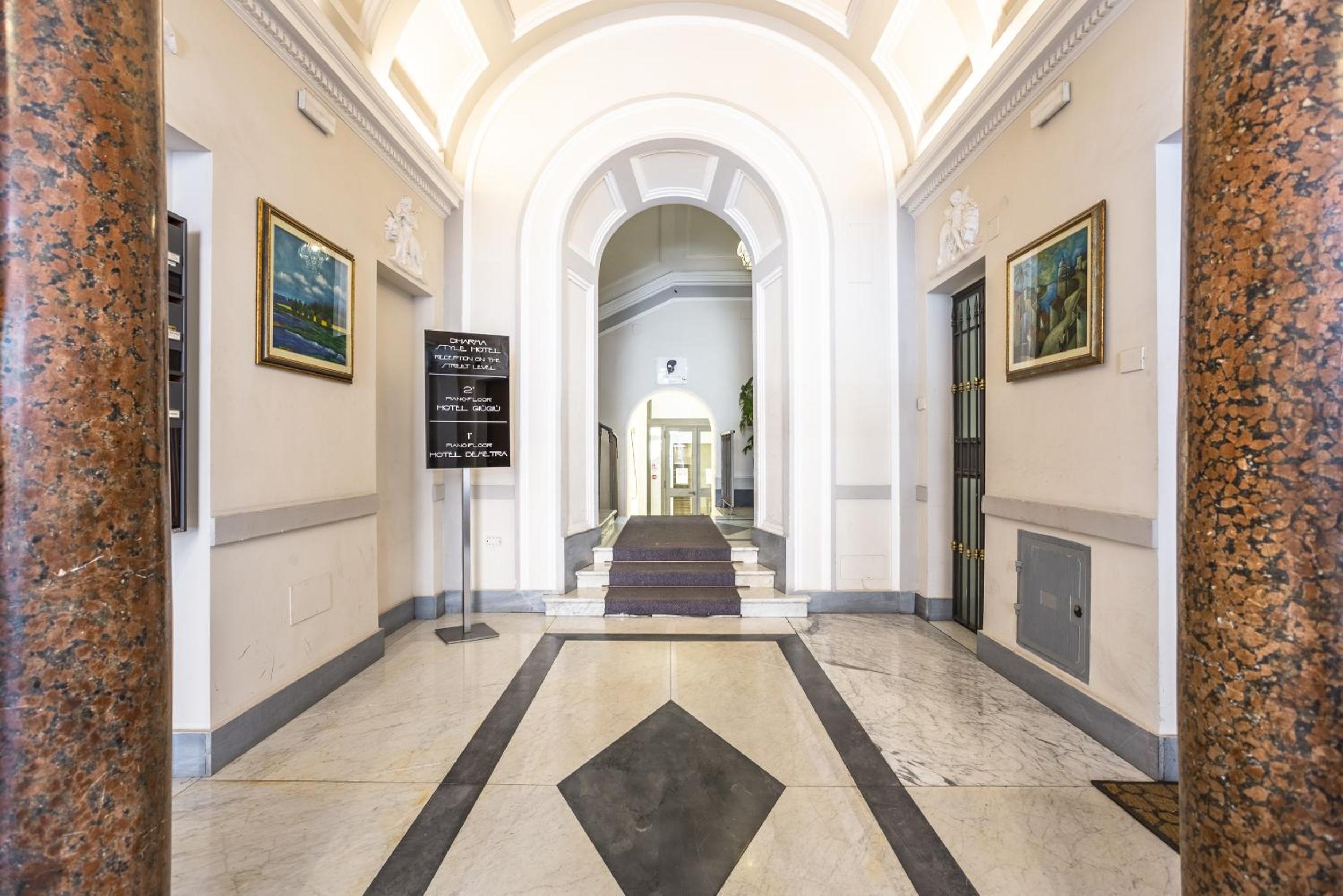 Opera Theater Relais