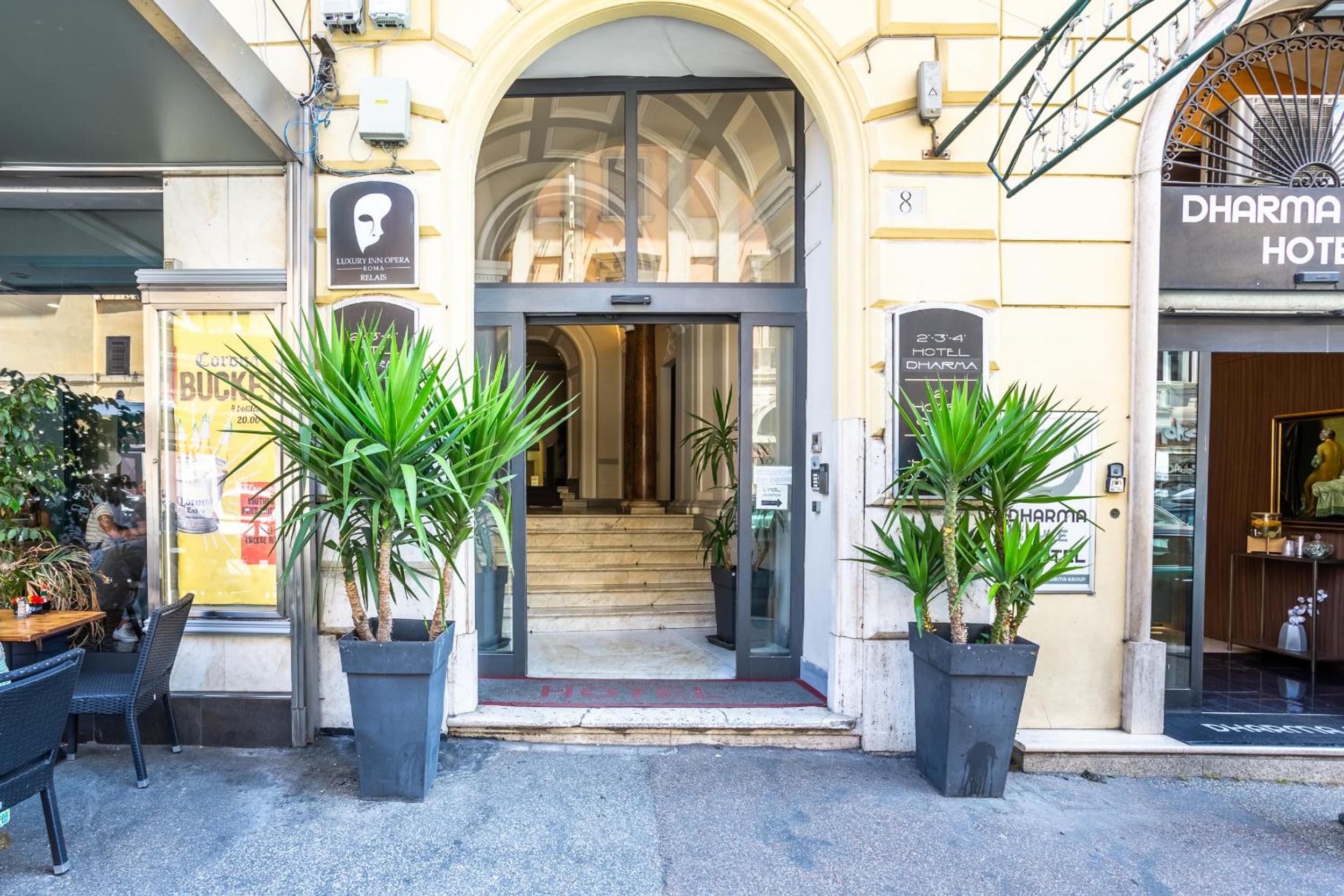 Opera Theater Relais