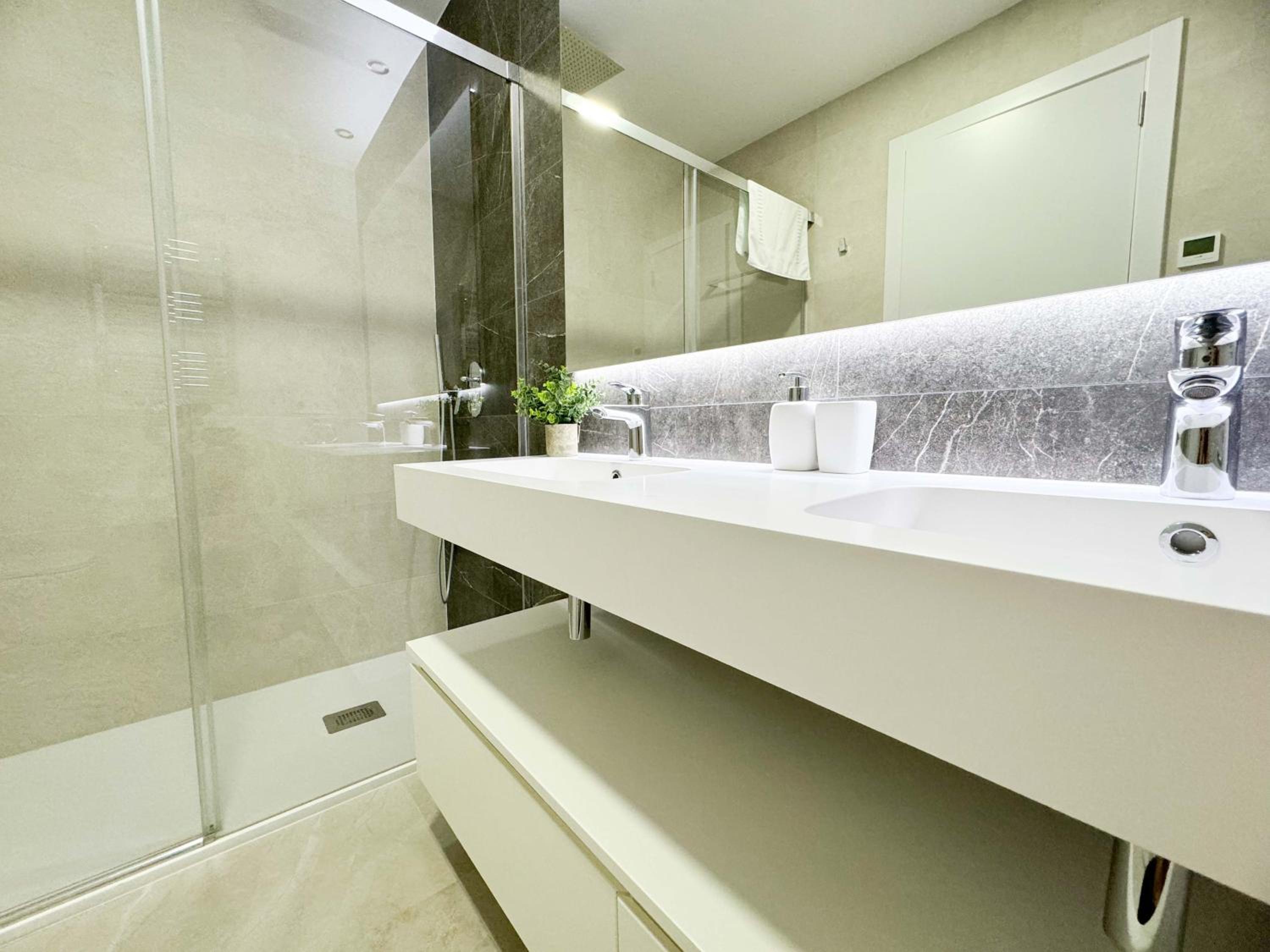 Sunset Cliffs Terra Gold apartment