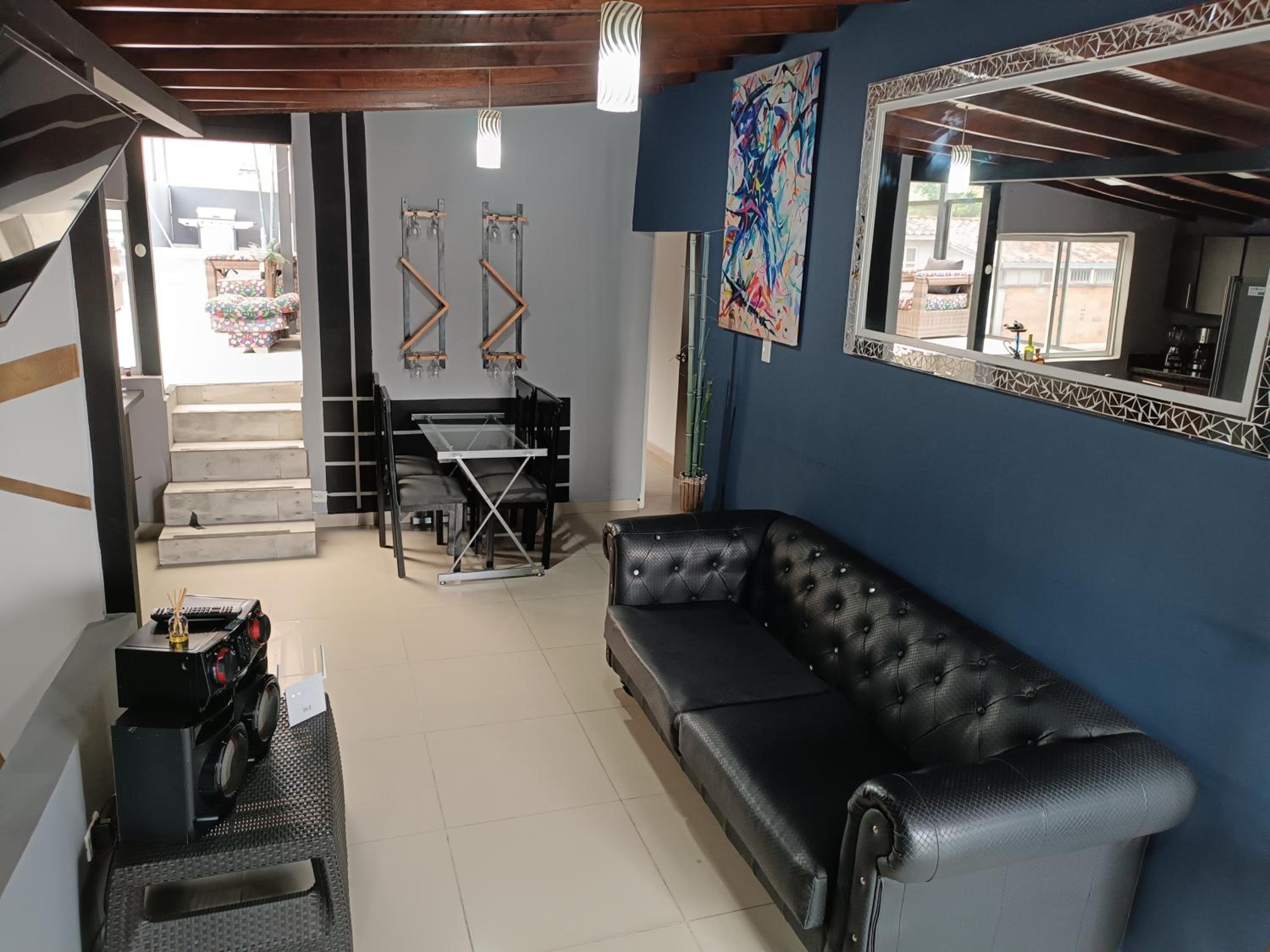 Urban 10 BDRM Private Apartment With Rooftop Pool & Jacuzzi