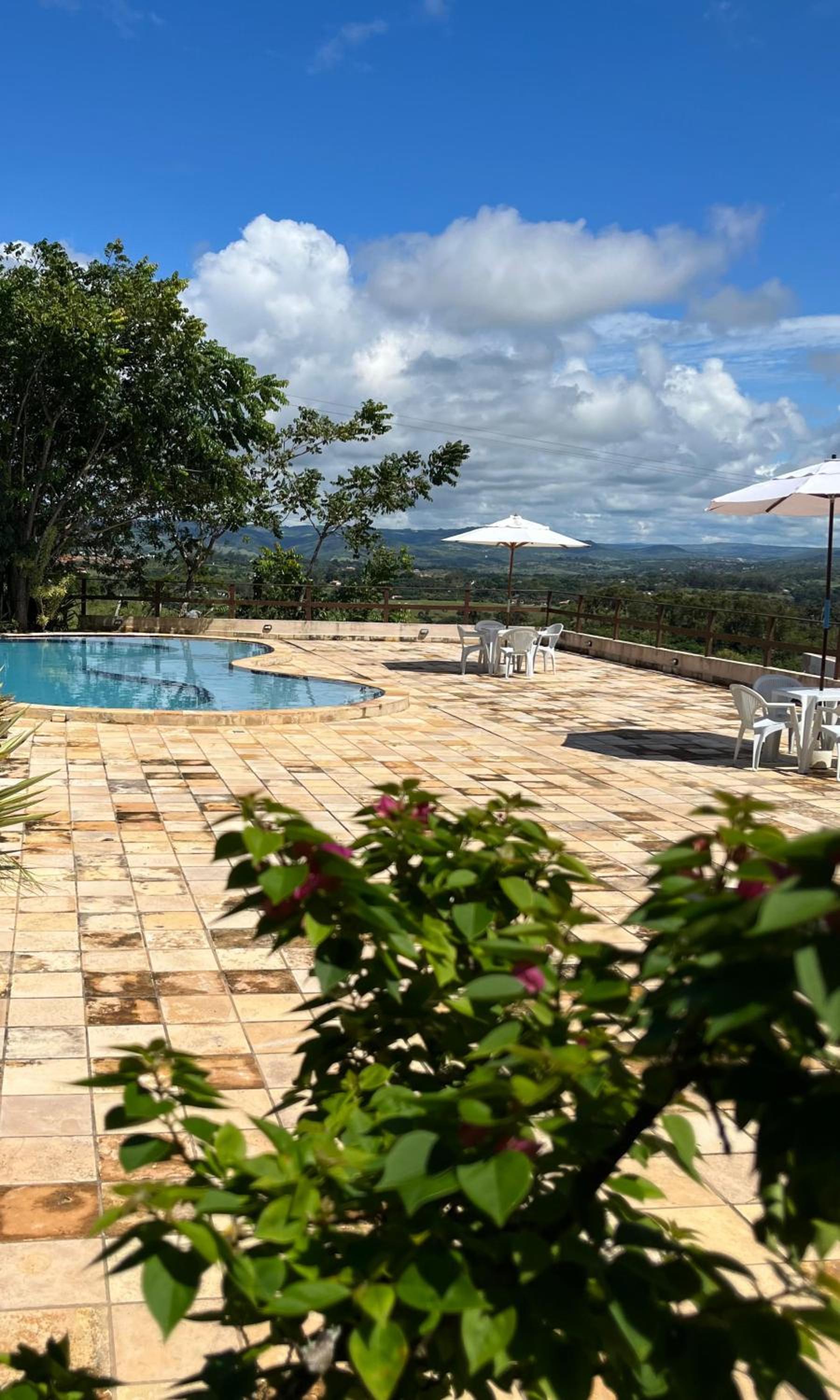 Flat Condomínio Topo da Montanha 508 fica a 5 kmdo centro