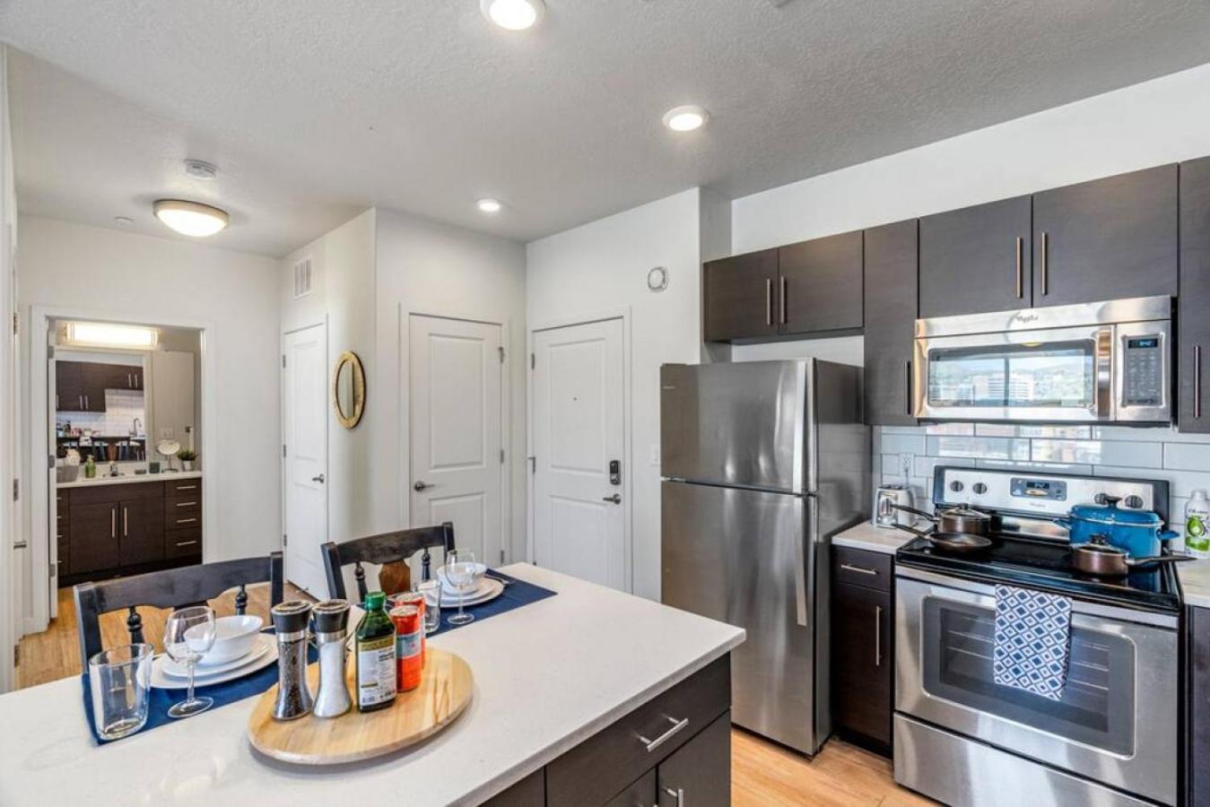 Luxury 1Bd 1Ba Apt- Free Prkng Pool HotTub 24hrGym view 5