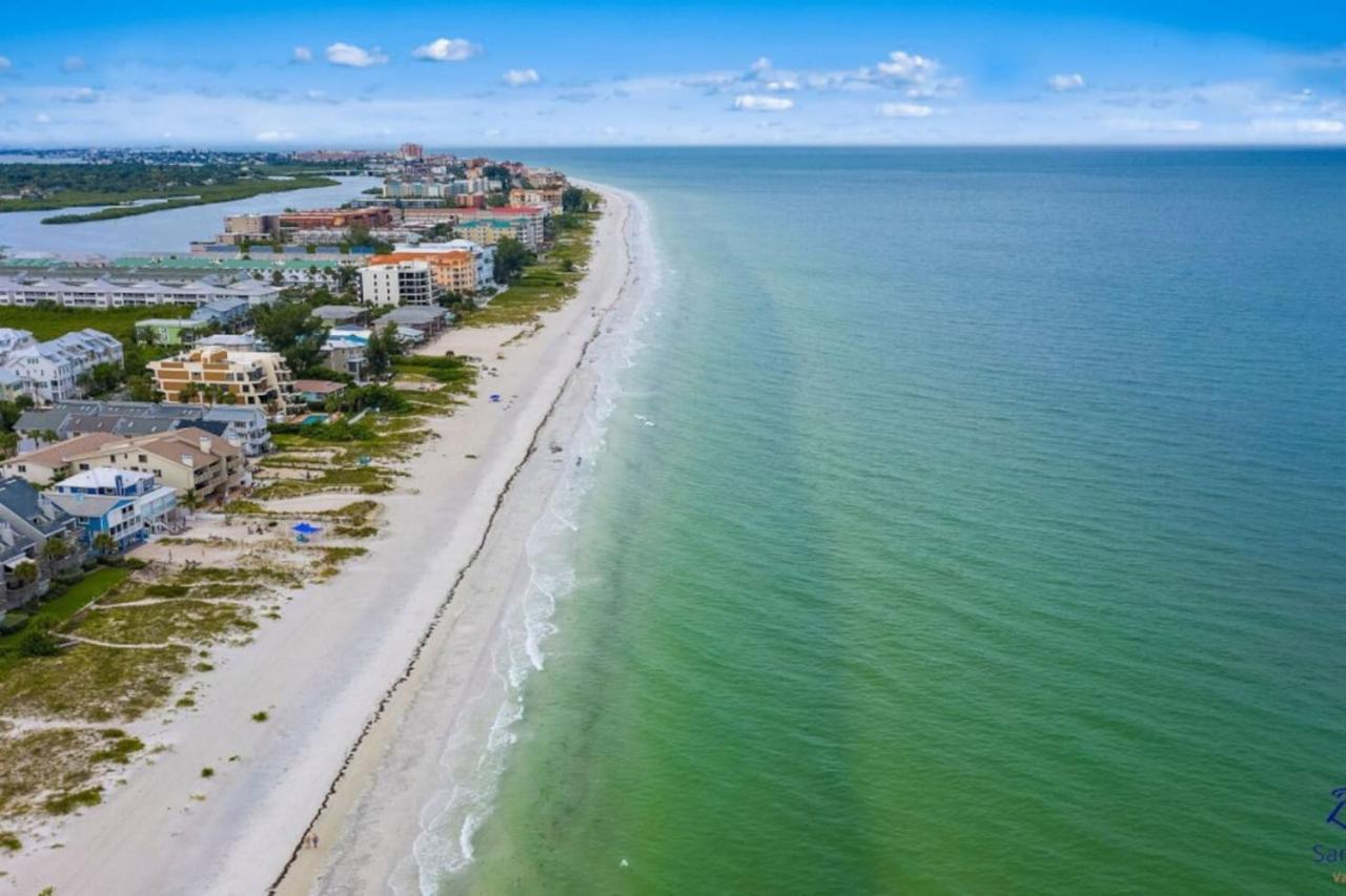 Gulf Front Beauty 2BD 2BA w Bonus Room Sand Castle view 4
