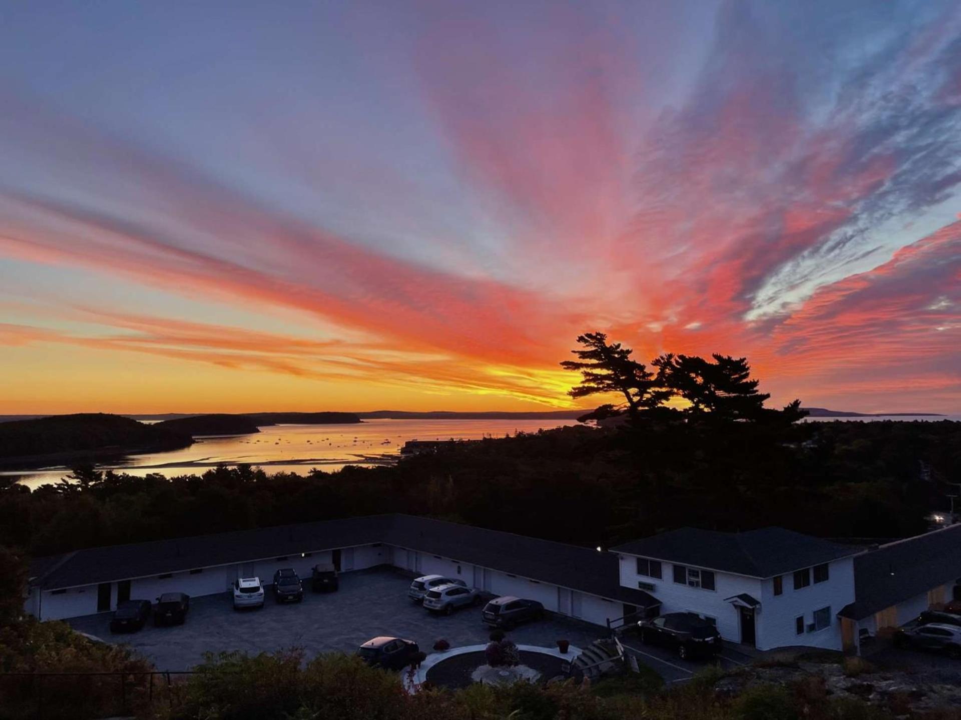 Hotel Wonder View Inn - Image 1