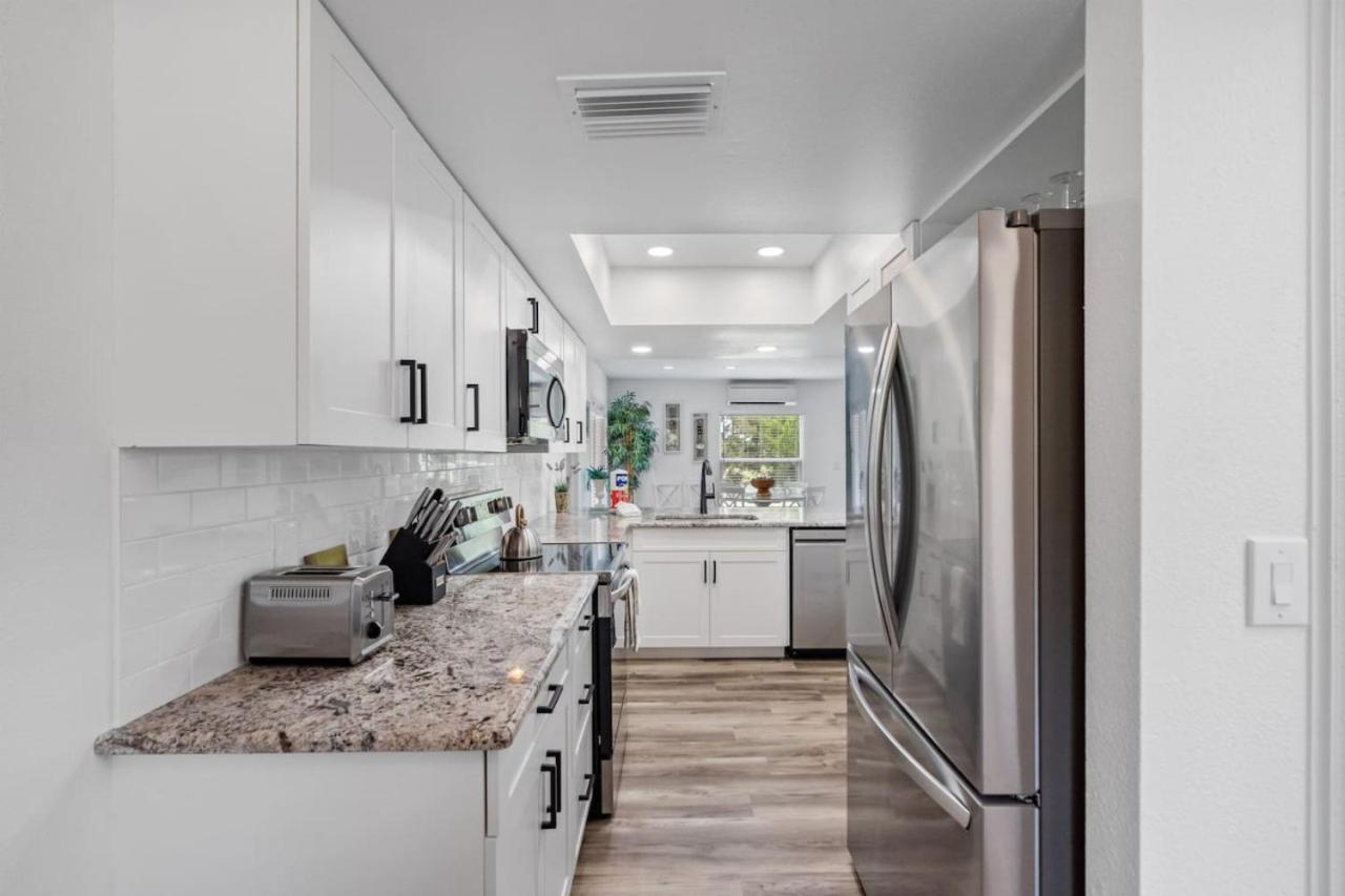 New Listing Spacious 3BD 2.5BA , 5 Minutes from view 3