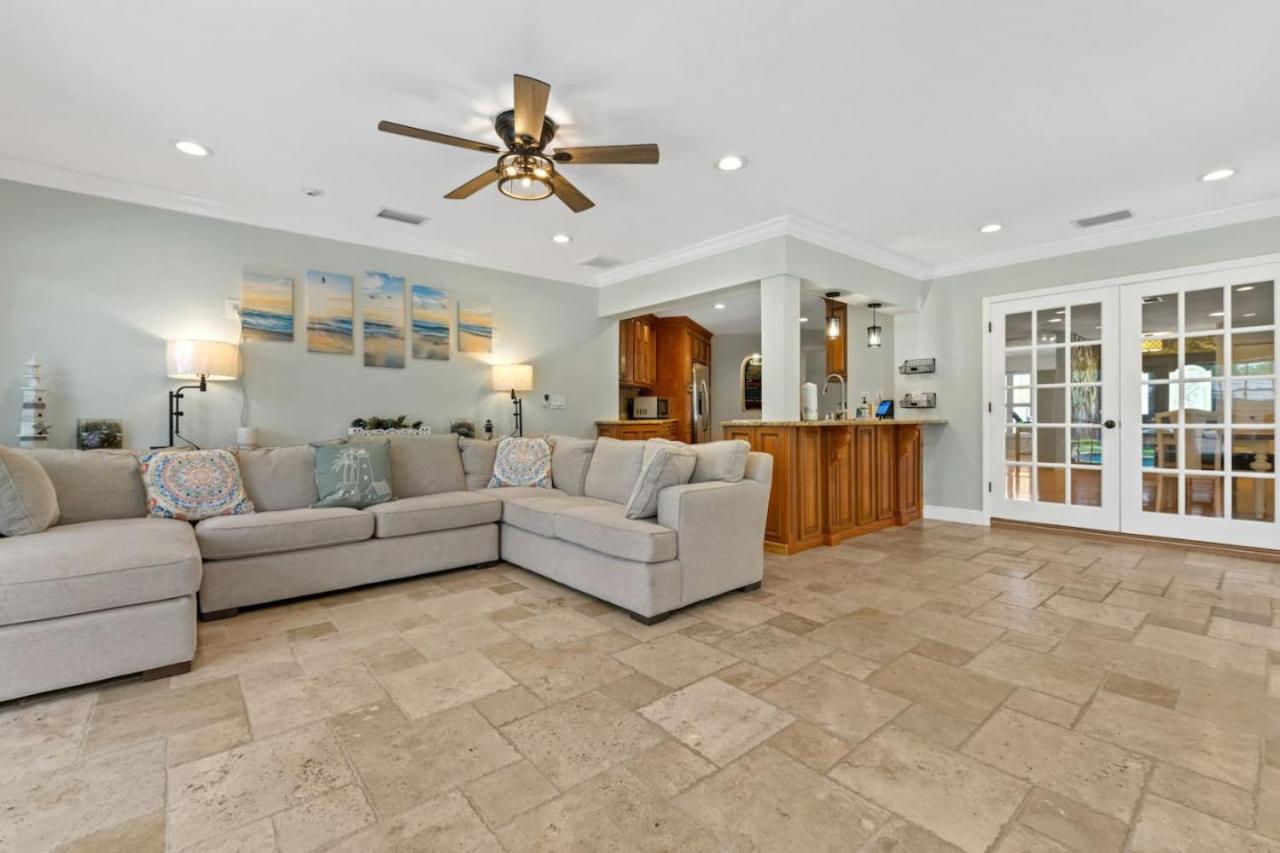 Tarpon Springs Treasure 4BD 2BA Huge Backyard view 4
