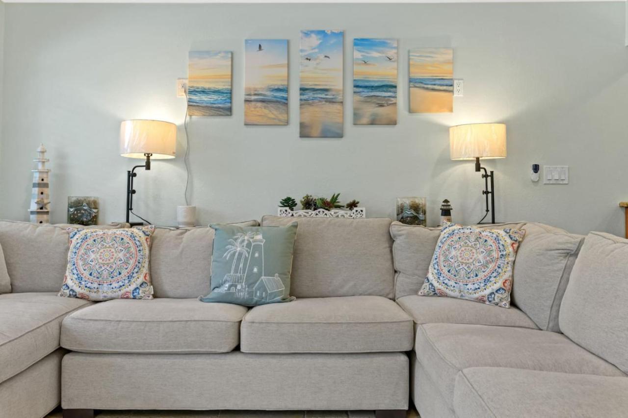 Tarpon Springs Treasure 4BD 2BA Huge Backyard view 5