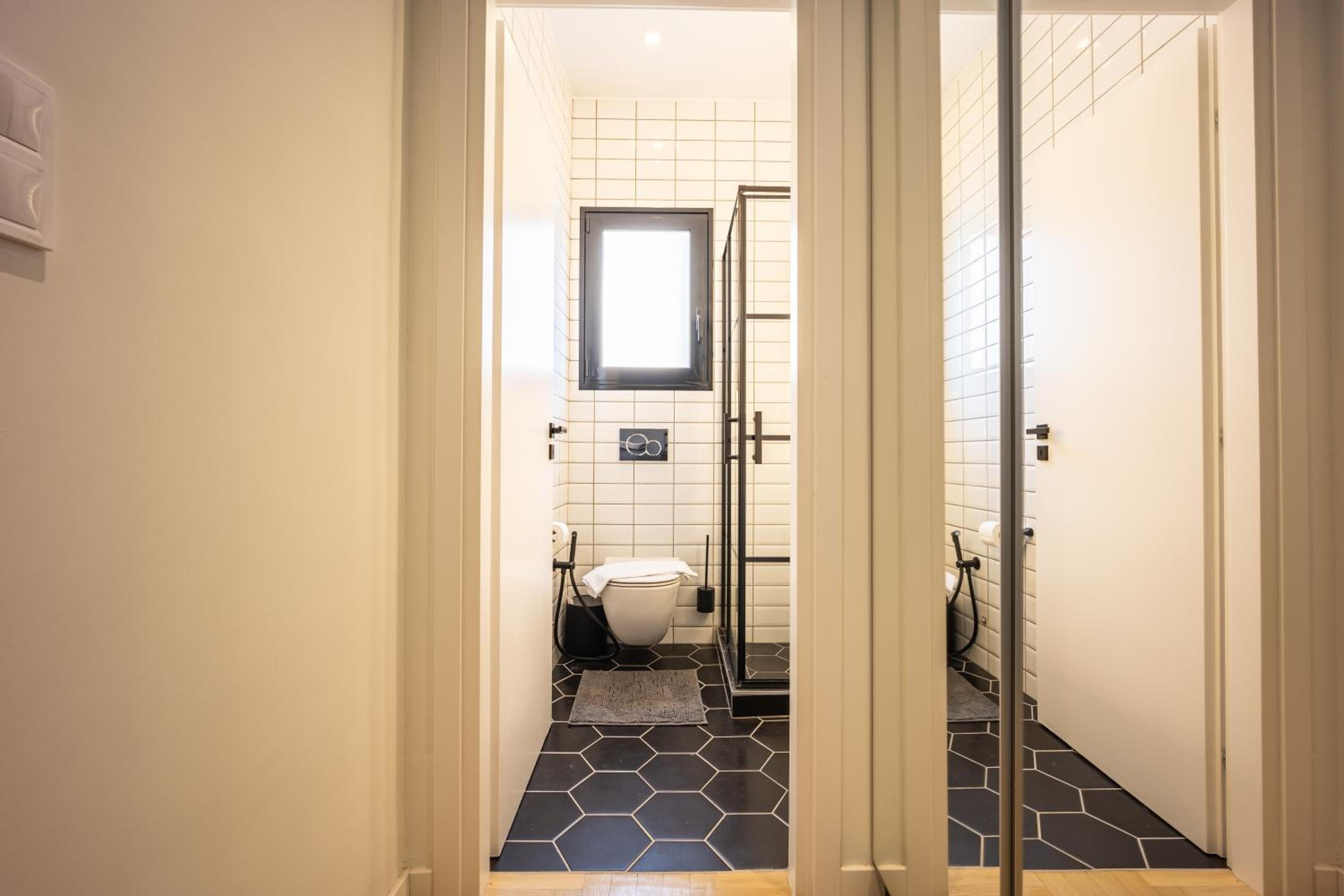 EN Suite 2 Bath Pangrati