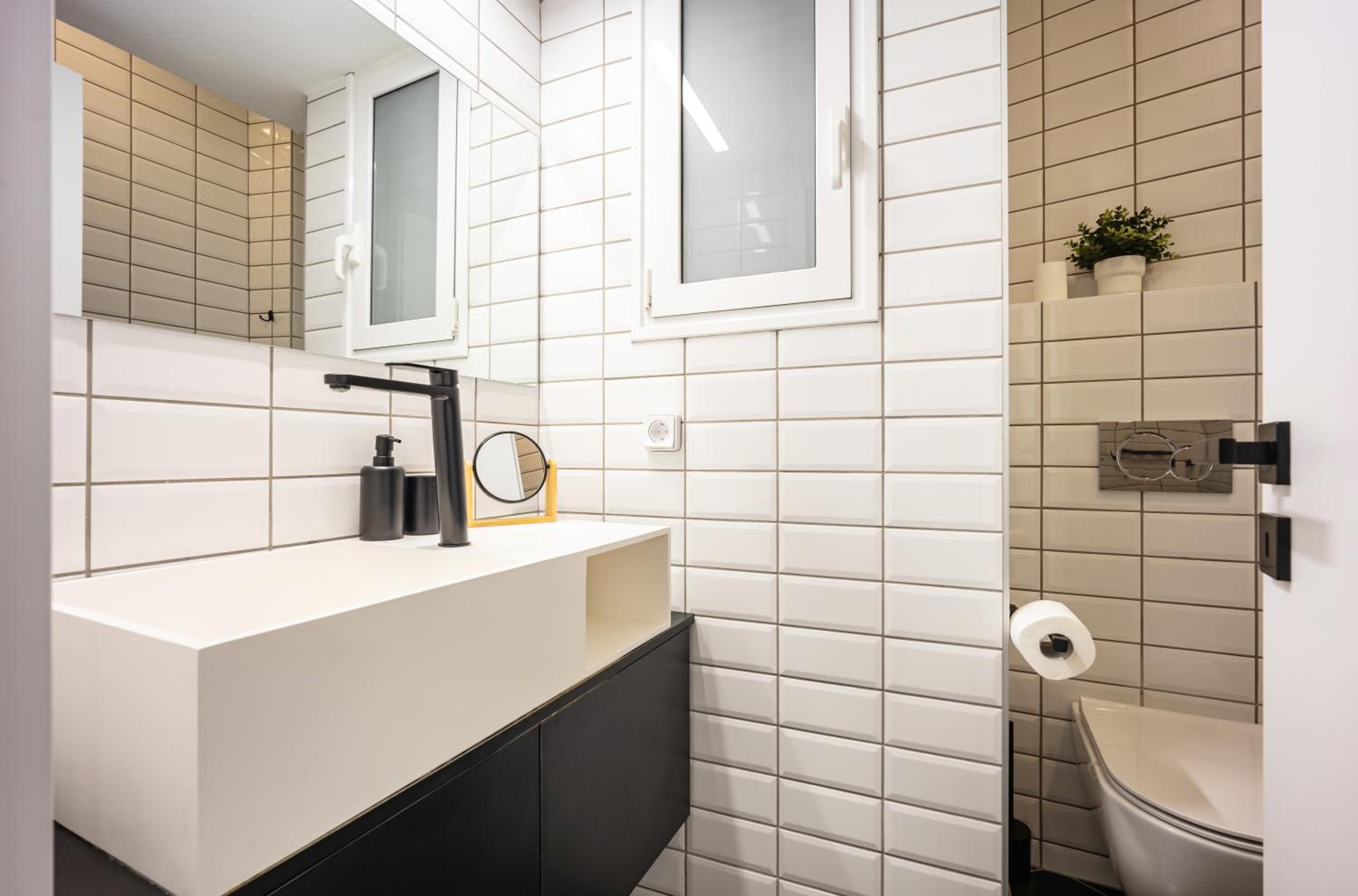 EN Suite 2 Bath Pangrati