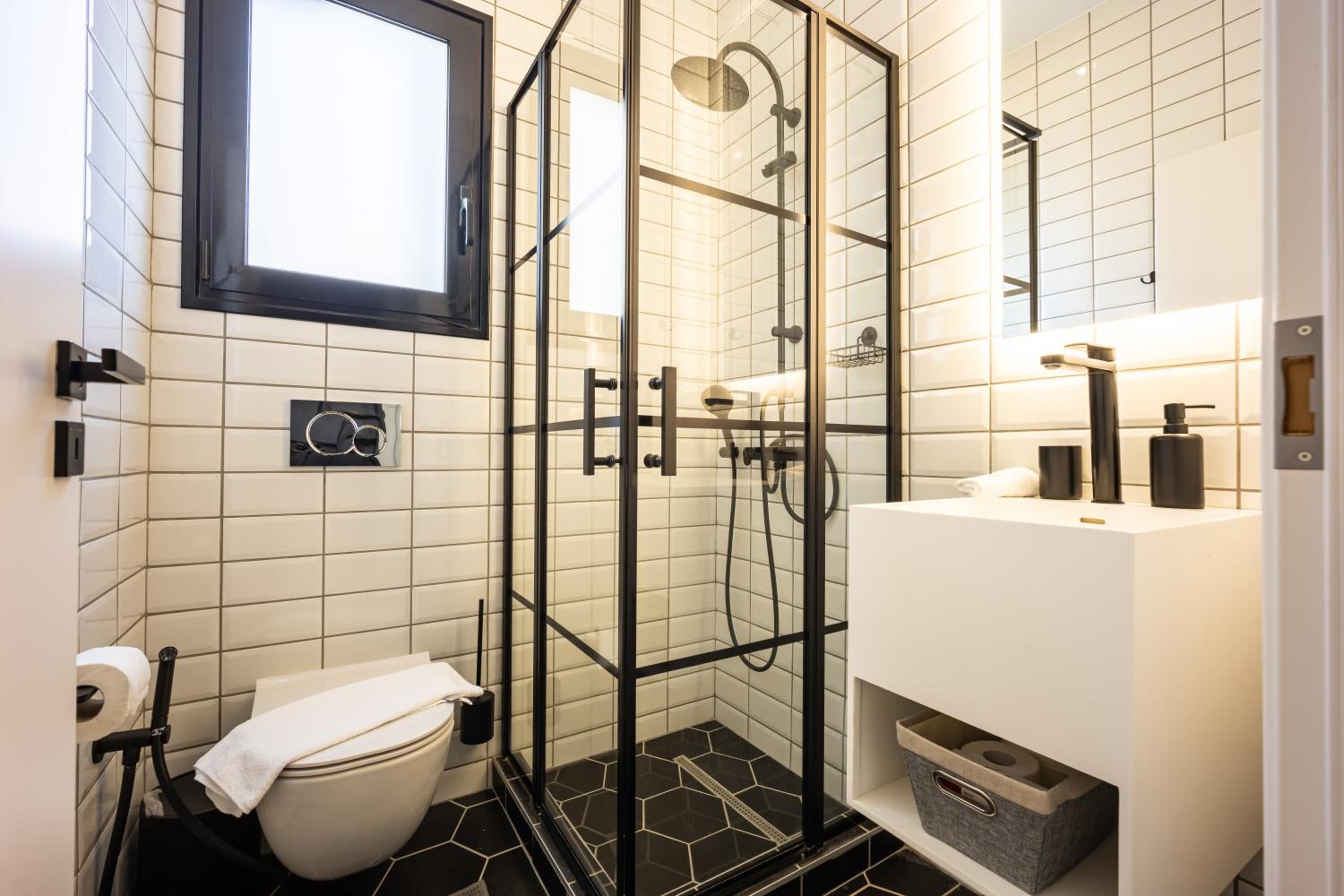 EN Suite 2 Bath Pangrati