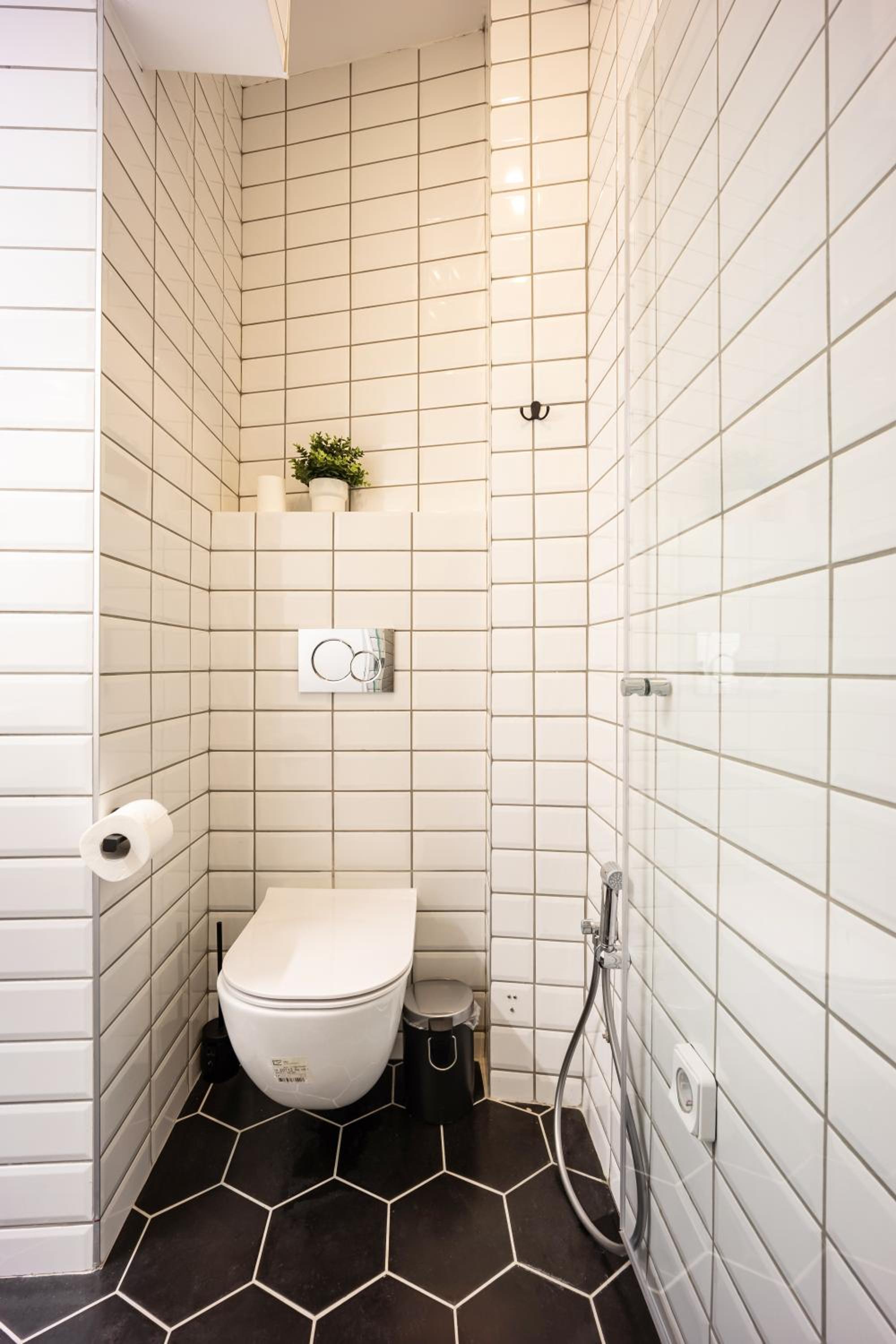 EN Suite 2 Bath Pangrati