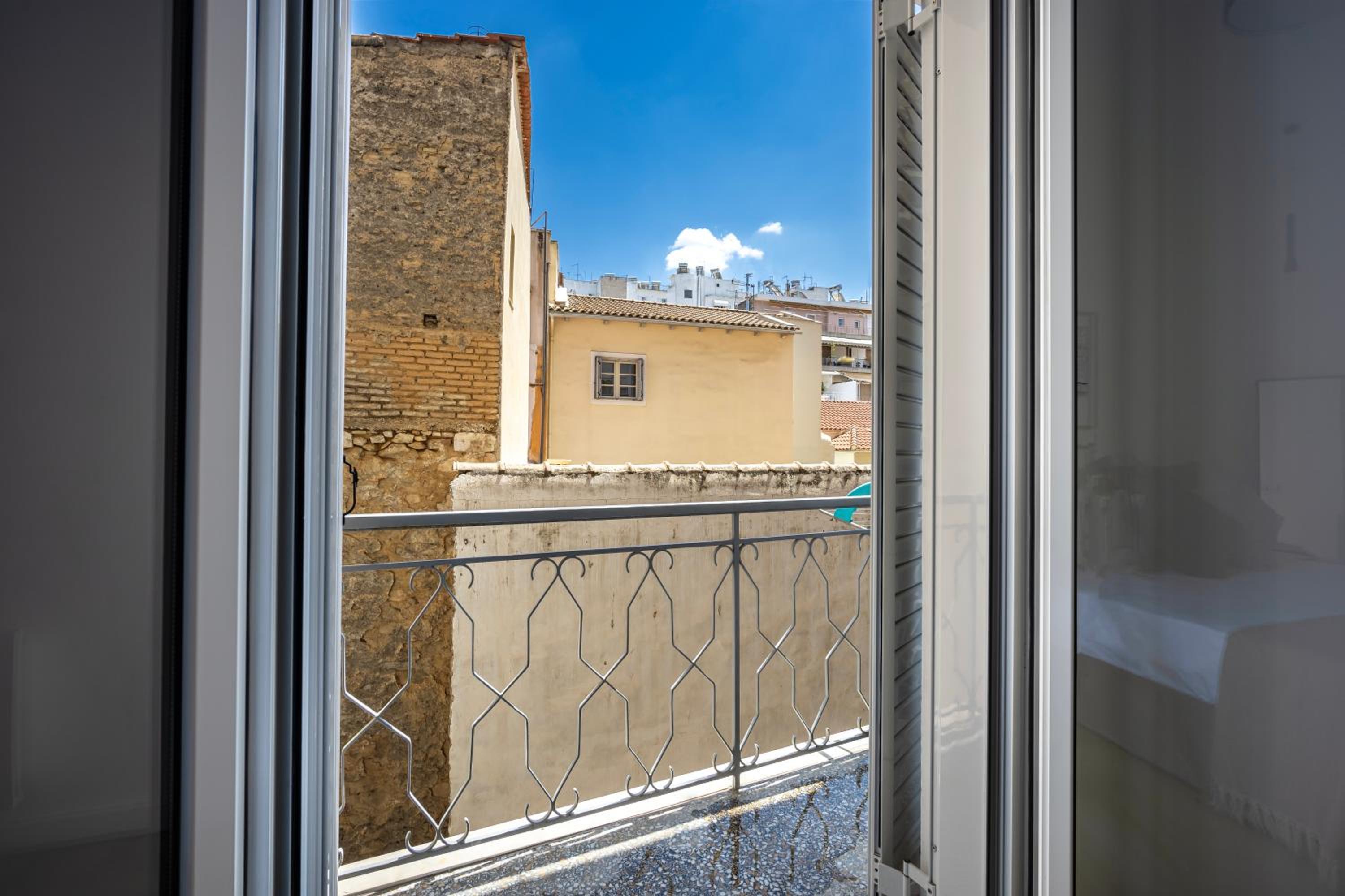 EN Suite 2 Bath Pangrati