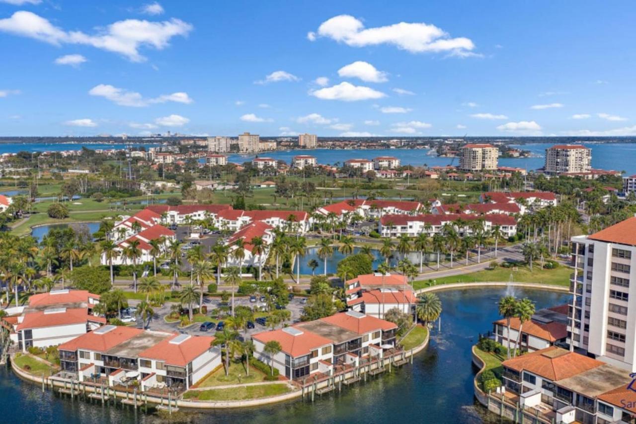 Penthouse Paradise with Amazing Views 2BD, 2BA