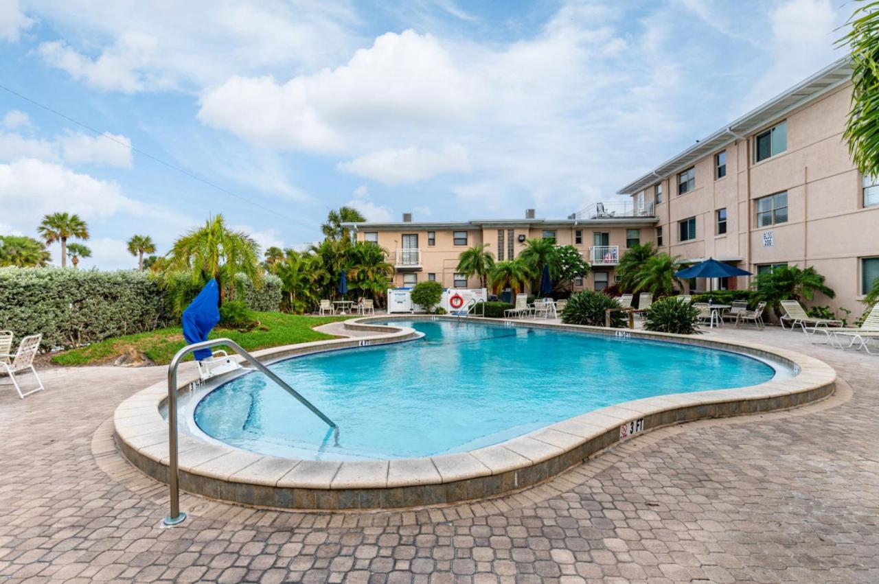 Friendly Native Retreat 2BD 1BR Walk to Beach view 2