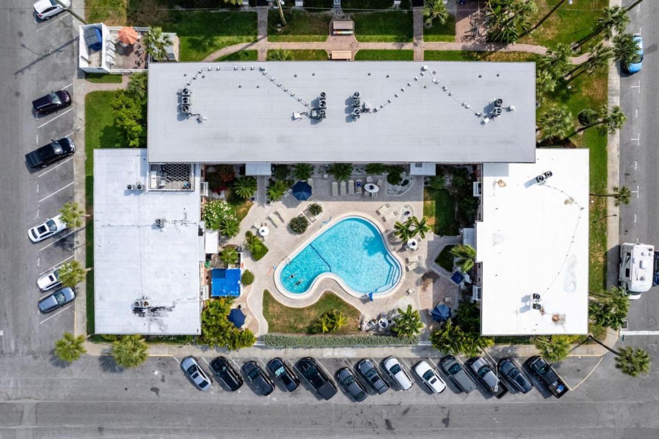 Friendly Native Retreat 2BD 1BR Walk to Beach view 3