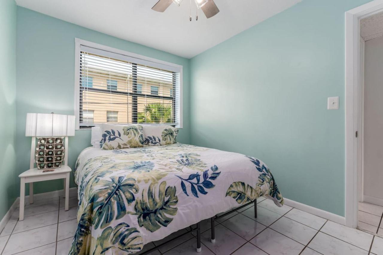 Friendly Native Retreat 2BD 1BR Walk to Beach view 4
