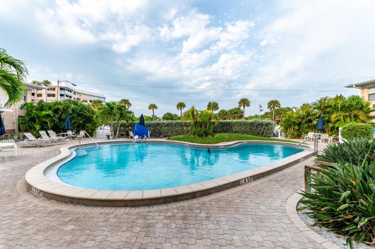 Friendly Native Retreat 2BD 1BR Walk to Beach view 5