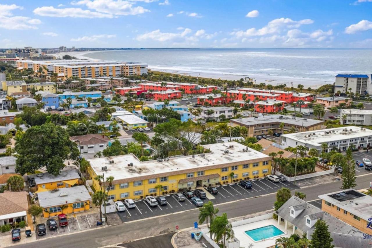 Waves 14 Condo Beautiful 1 Bedroom with Pool view 4