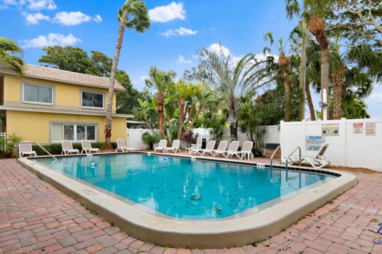 Waves 14 Condo Beautiful 1 Bedroom with Pool view 5