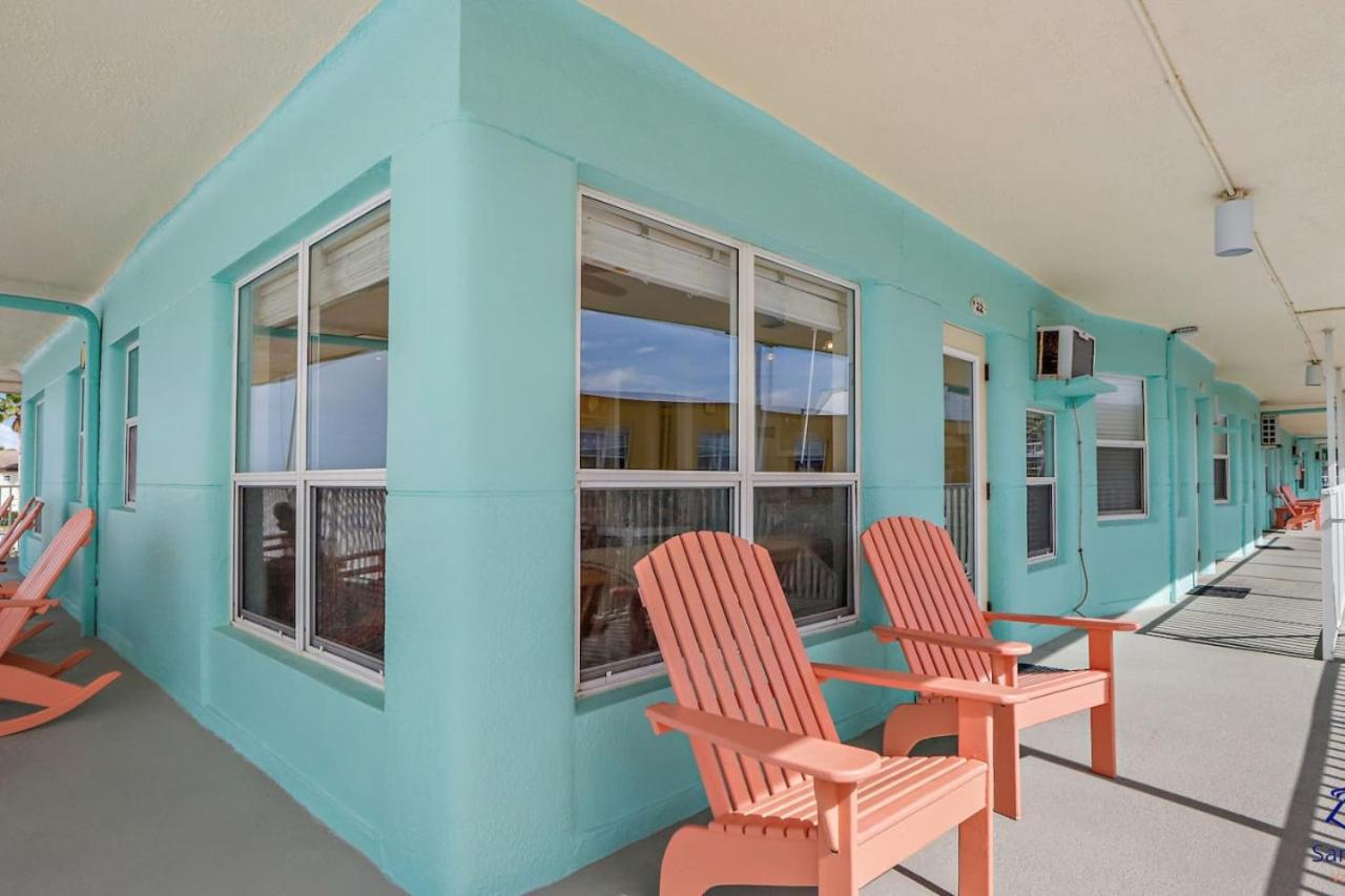 Sea Rocket 22 Gulf Front Bliss in North view 3