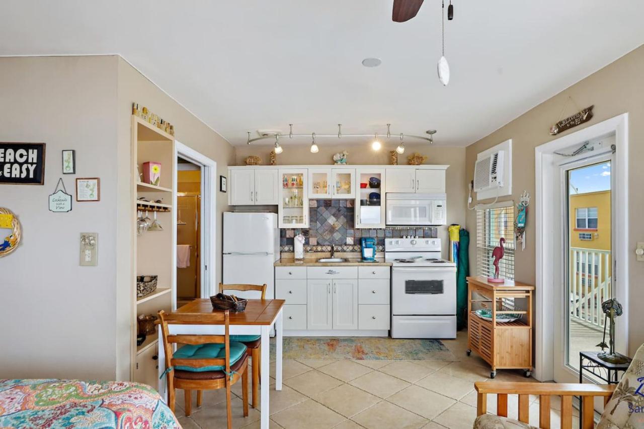 Sea Rocket 22 Gulf Front Bliss in North view 5