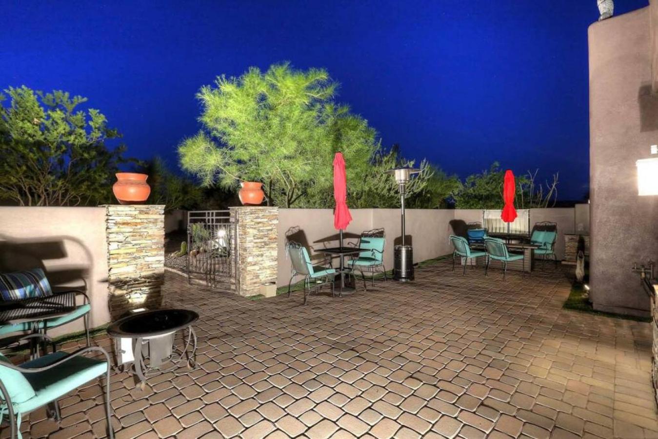 Desert Tranquility 4 Bedroom with Heated Pool