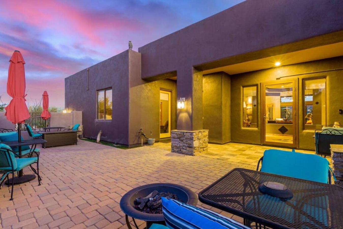 Desert Tranquility 4 Bedroom with Heated Pool