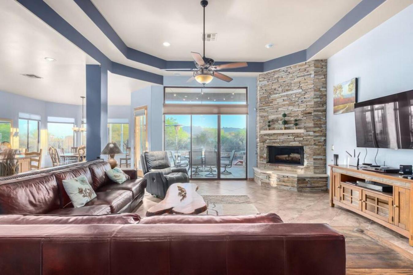 Desert Tranquility 4 Bedroom with Heated Pool