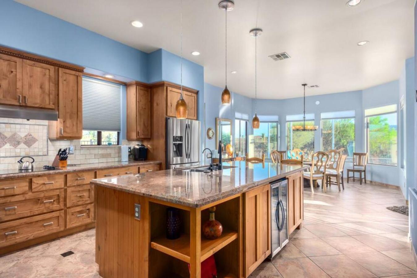 Desert Tranquility 4 Bedroom with Heated Pool