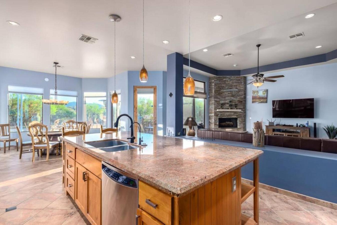 Desert Tranquility 4 Bedroom with Heated Pool