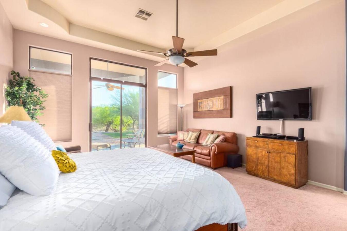 Desert Tranquility 4 Bedroom with Heated Pool