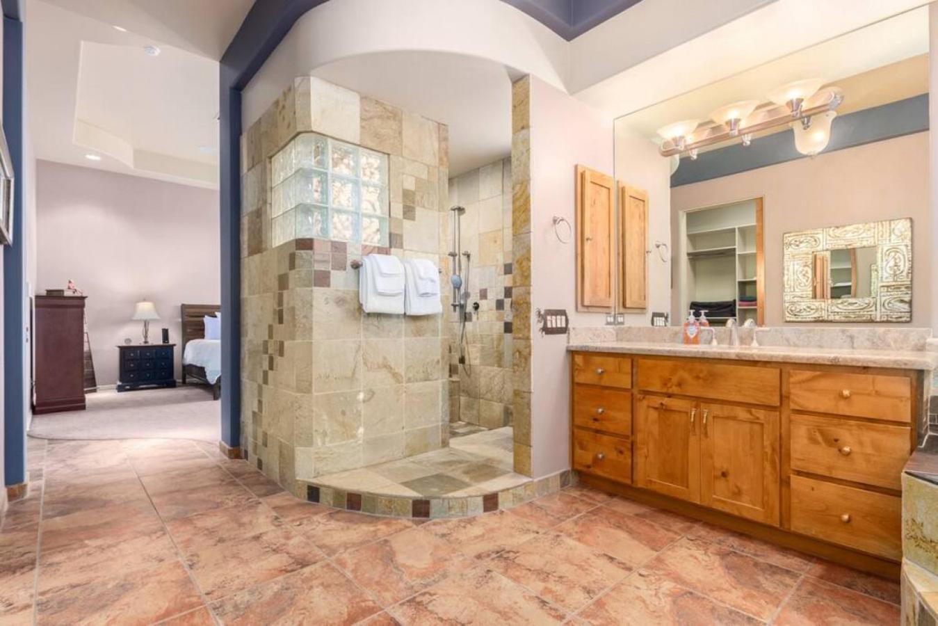 Desert Tranquility 4 Bedroom with Heated Pool