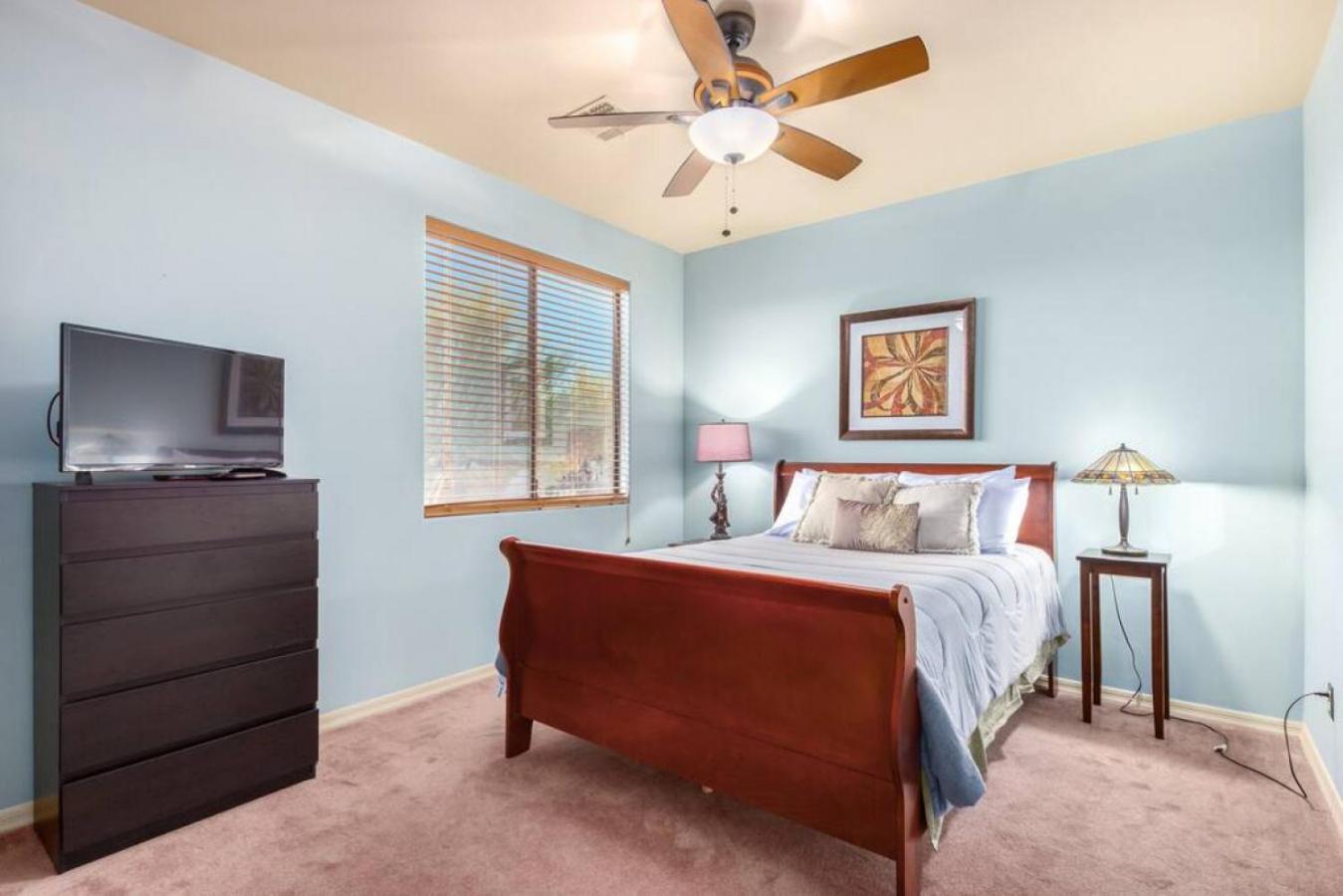Desert Tranquility 4 Bedroom with Heated Pool