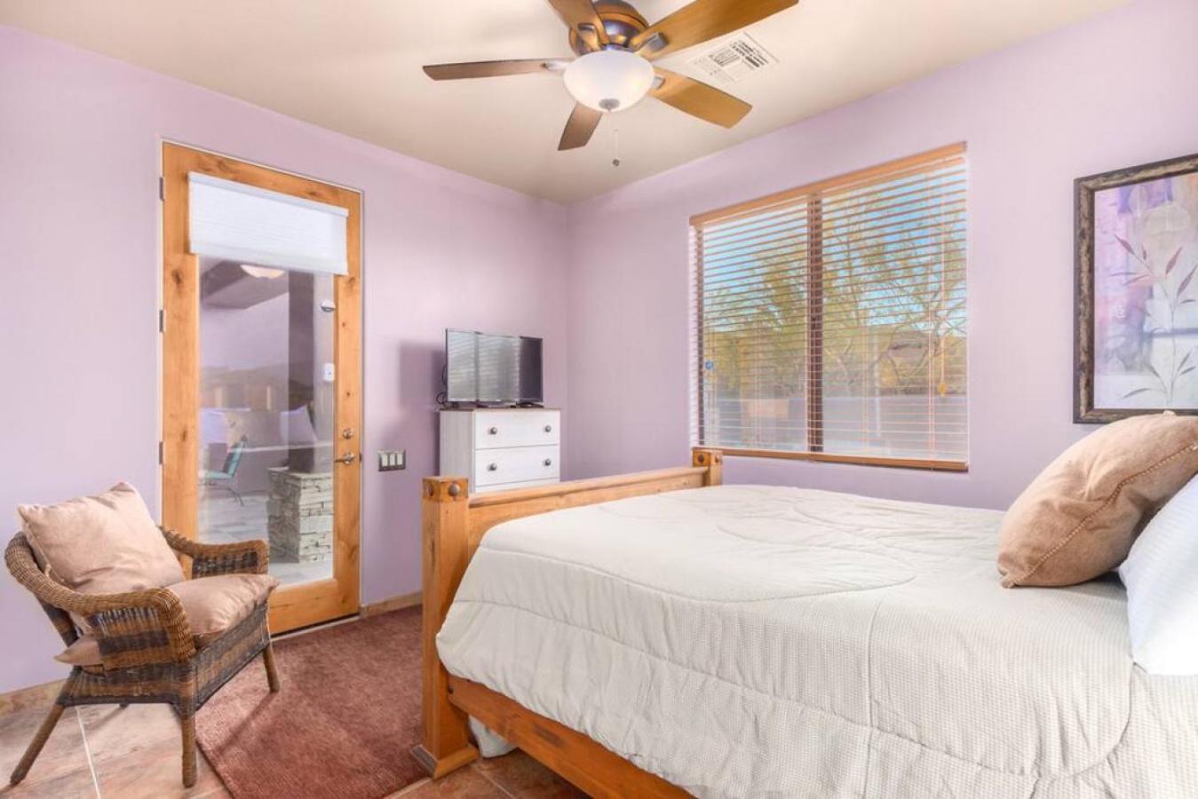 Desert Tranquility 4 Bedroom with Heated Pool