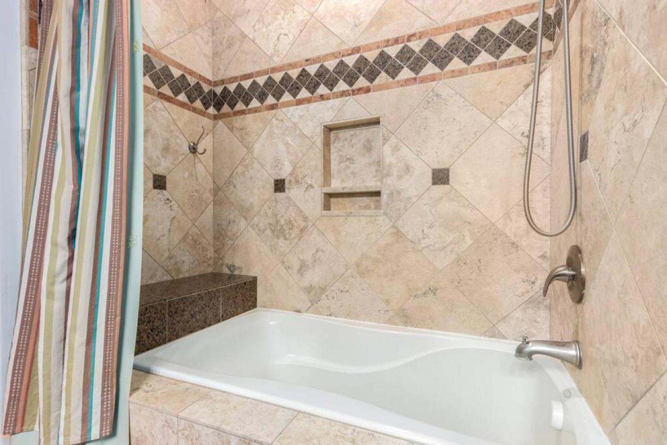 Desert Tranquility 4 Bedroom with Heated Pool