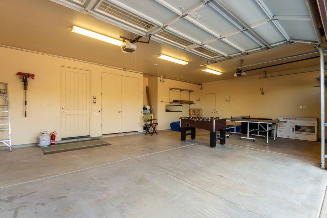 Desert Tranquility 4 Bedroom with Heated Pool