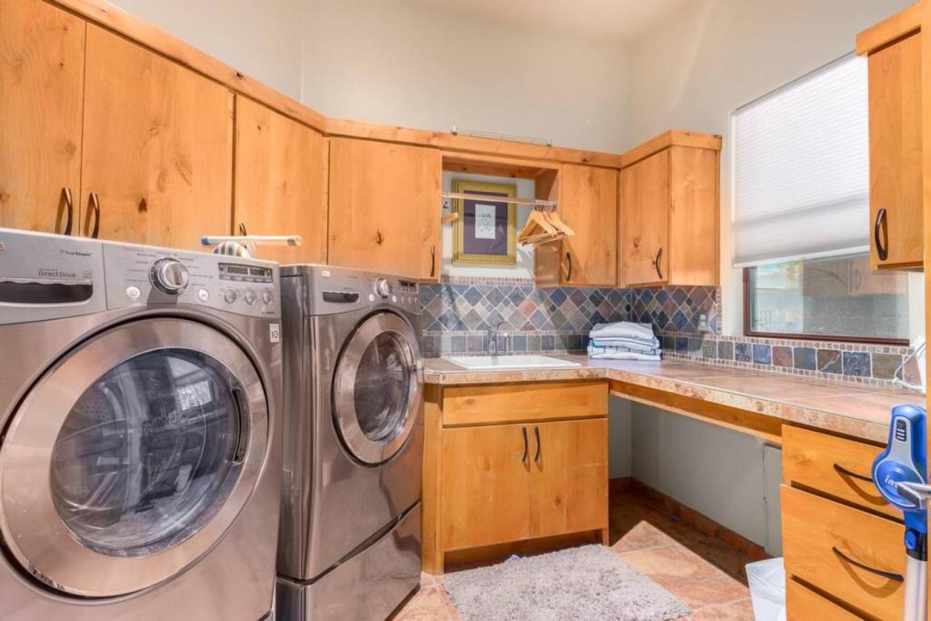 Desert Tranquility 4 Bedroom with Heated Pool