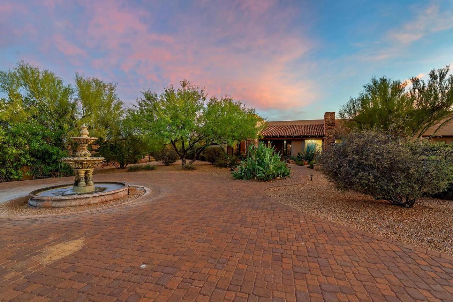 Scottsdale Desert Villa Pool/Spa/Pickleball/Families view 4