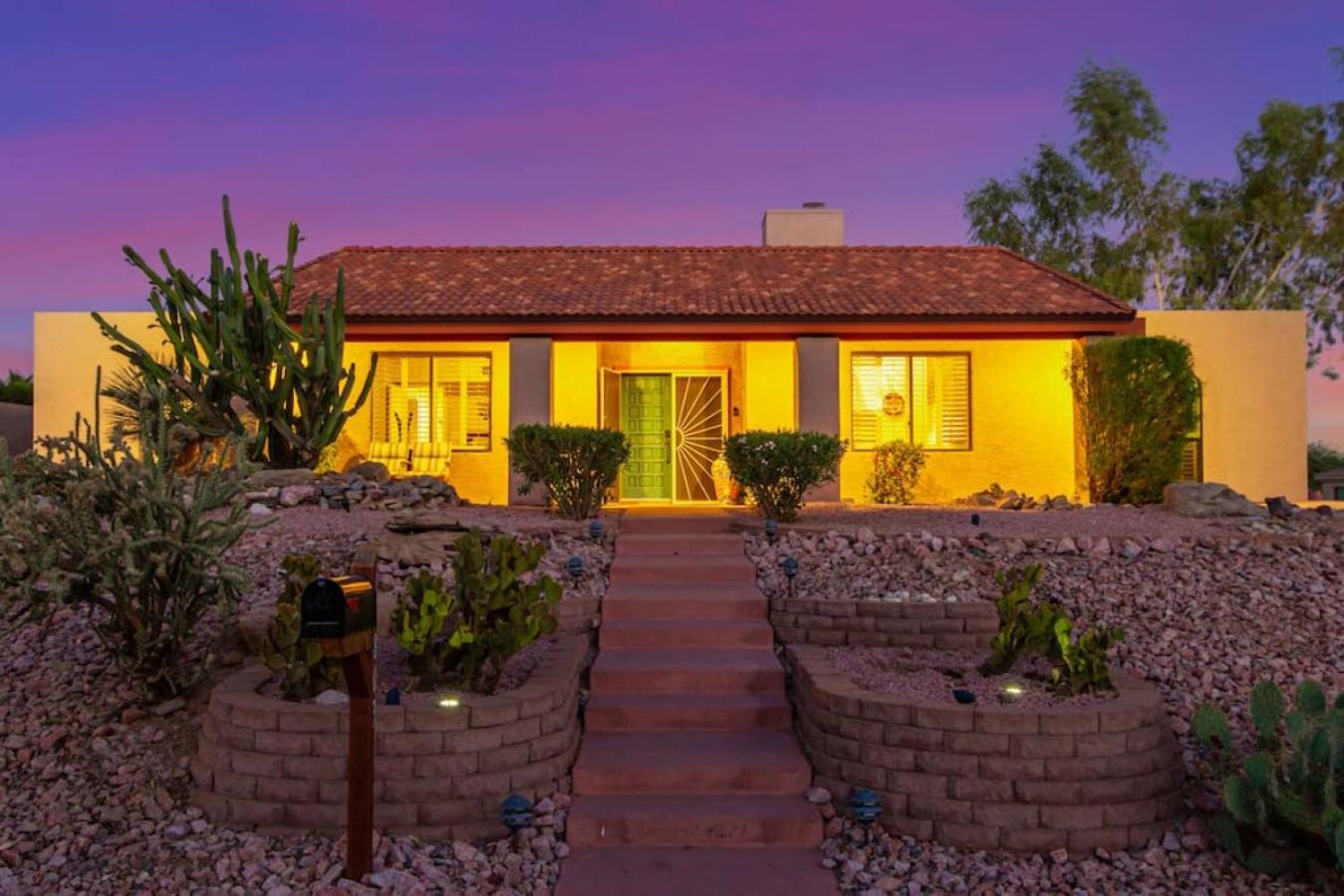 Vibrant 4 Bedroom with Pool and Spa view 4