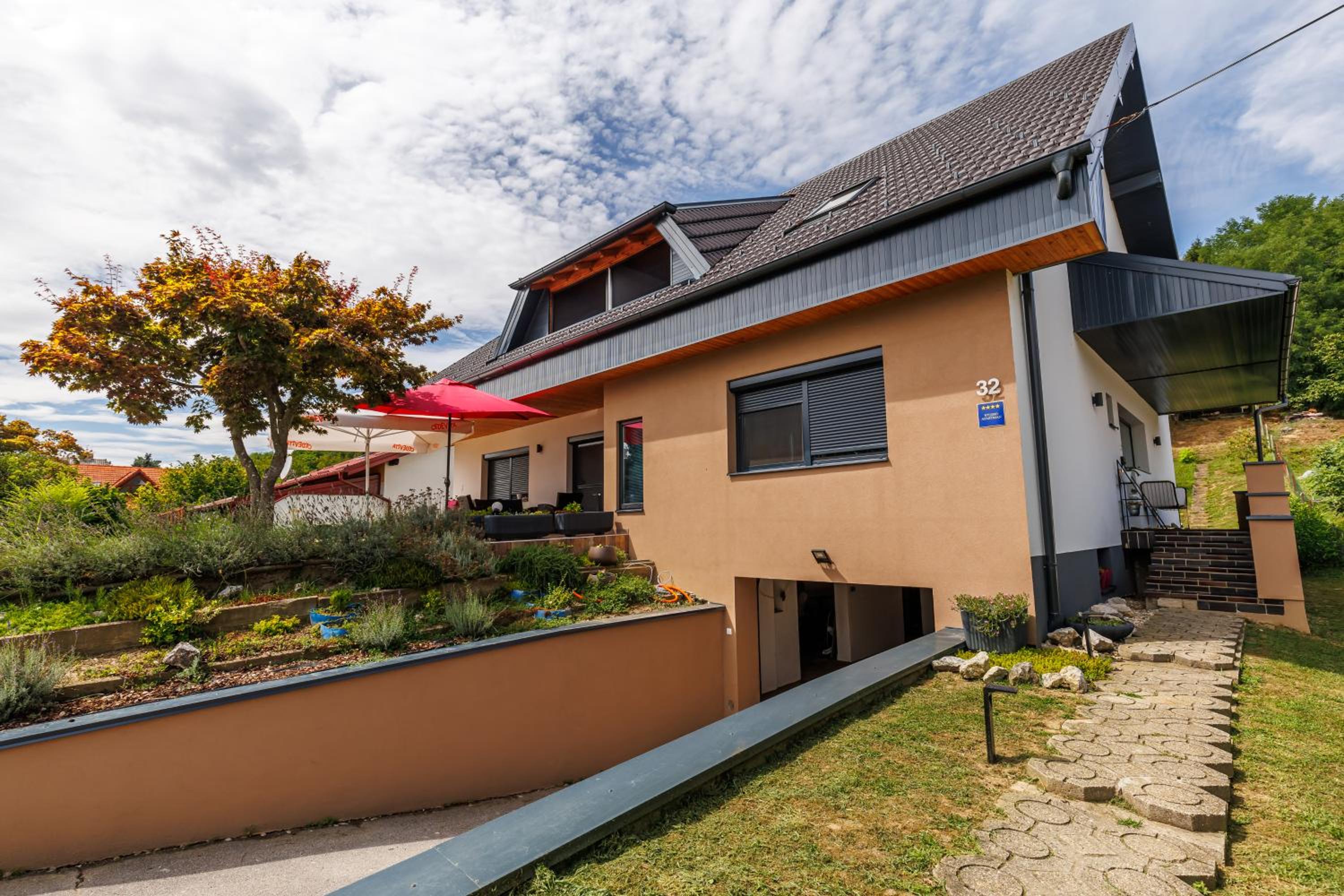 Hotel UrbanStudio5 - Image 1