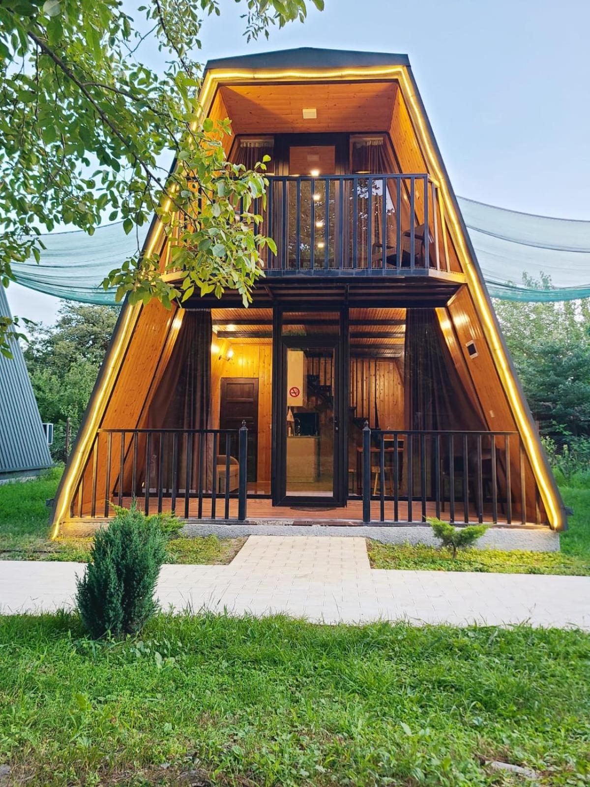 Diamond Cottages