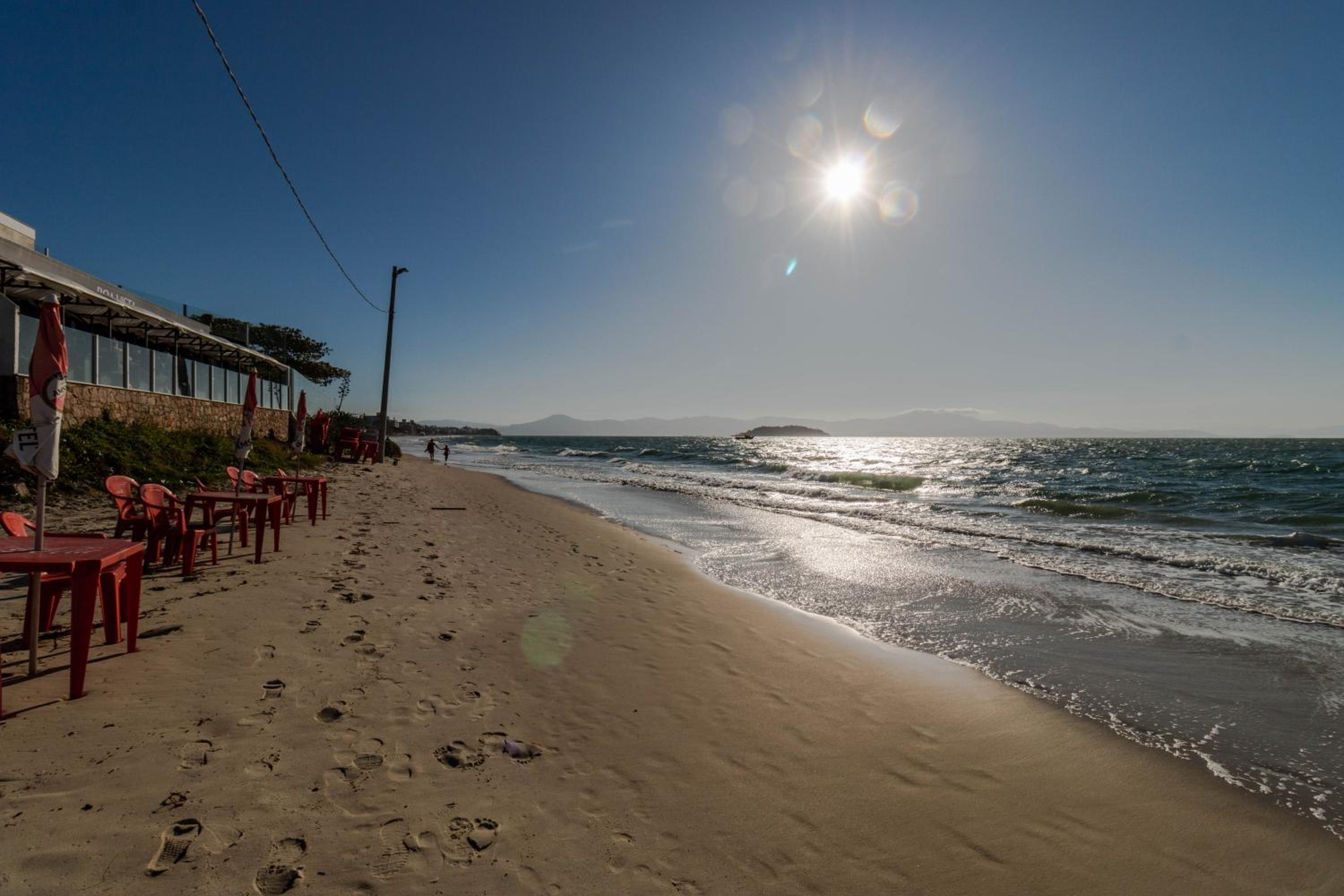 2 suítes a 400m da Praia de Canasvieiras MK6528