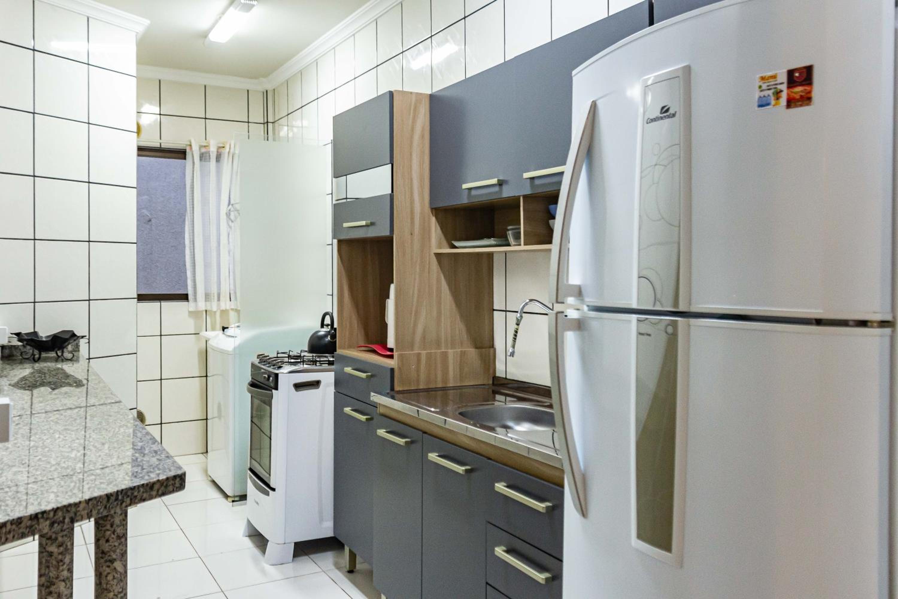 Com garagem a 2 quadras do mar MM9040