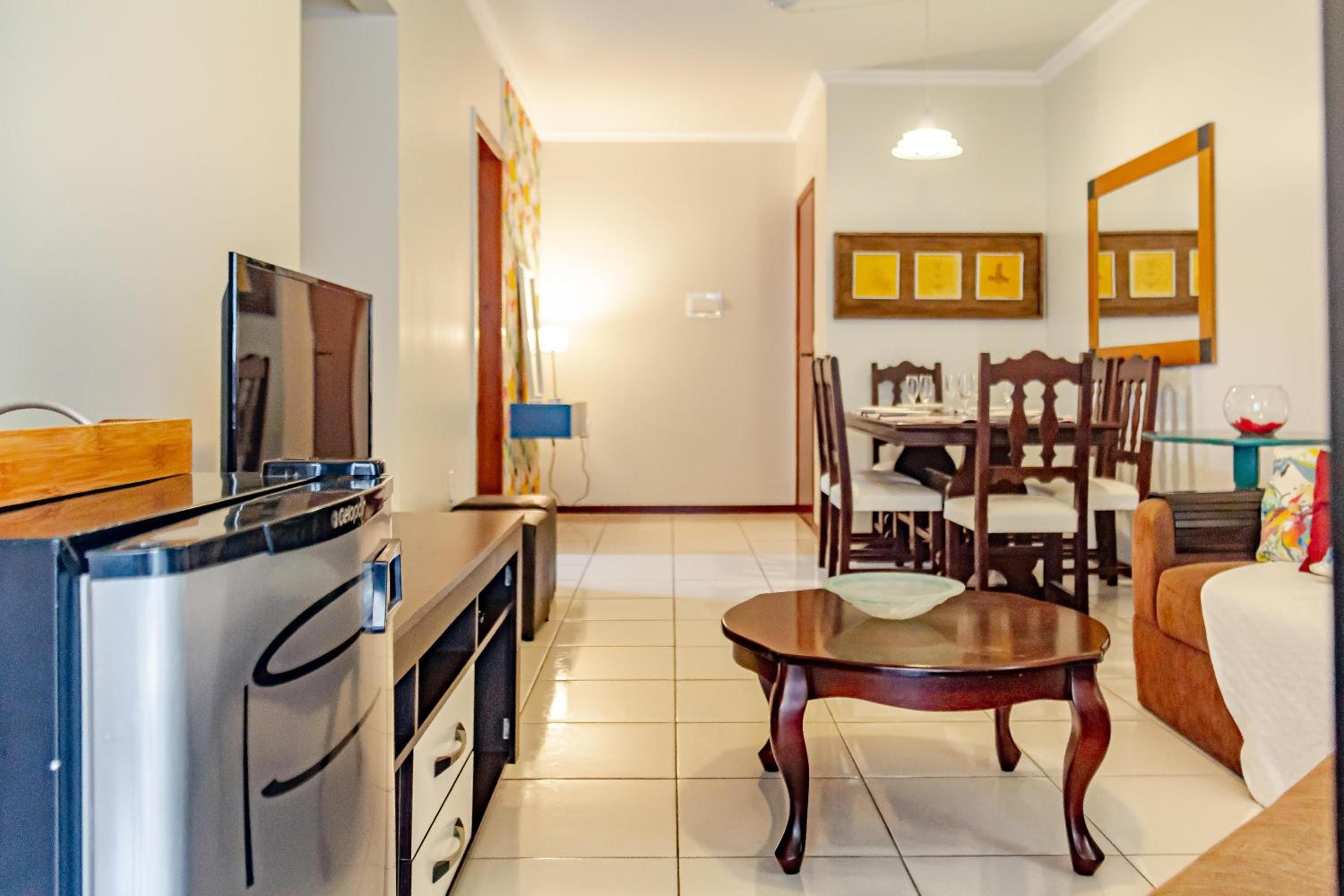 Com garagem a 2 quadras do mar MM9040