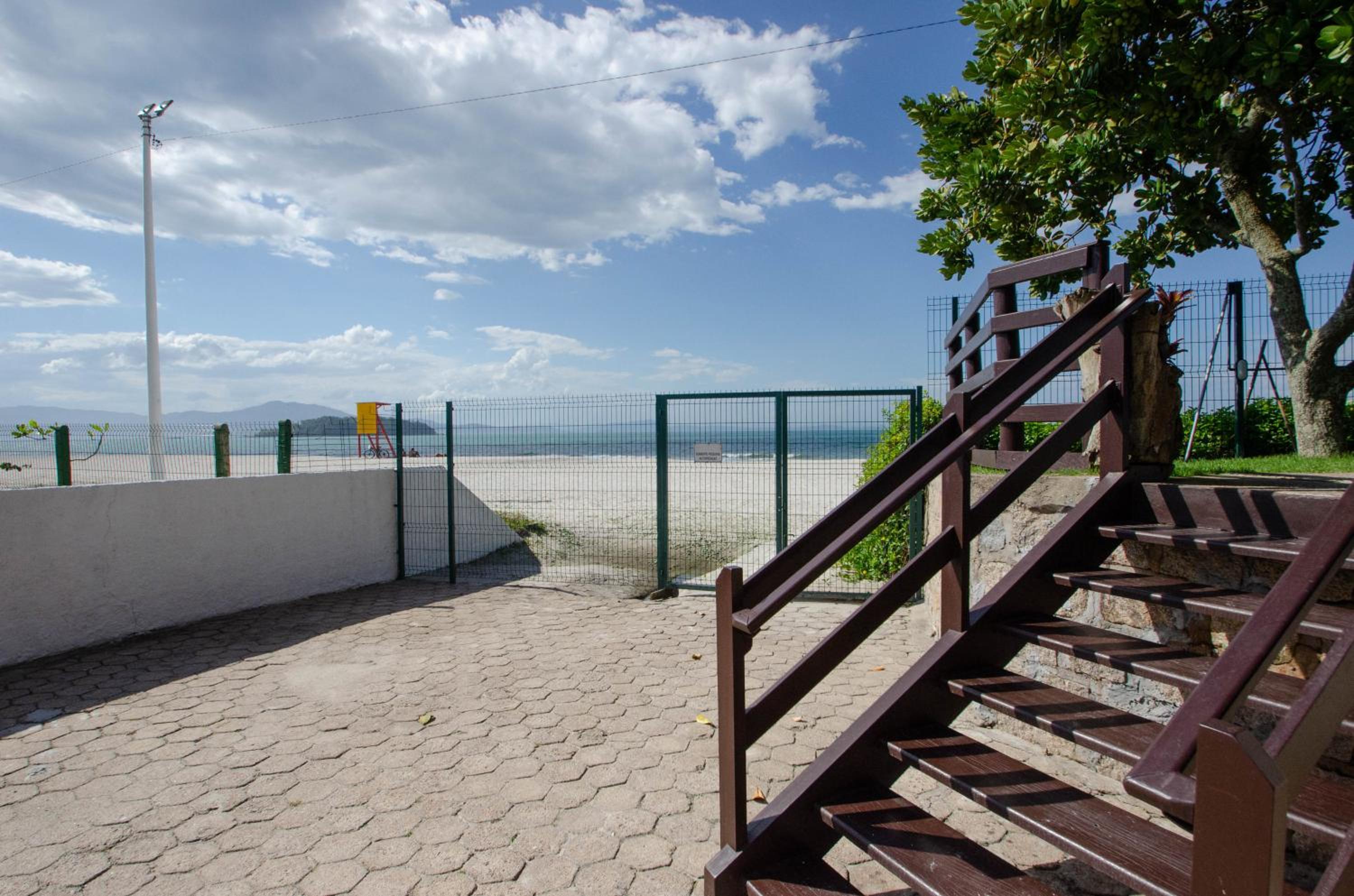 Apartamento frente mar em Canasvieiras N1177