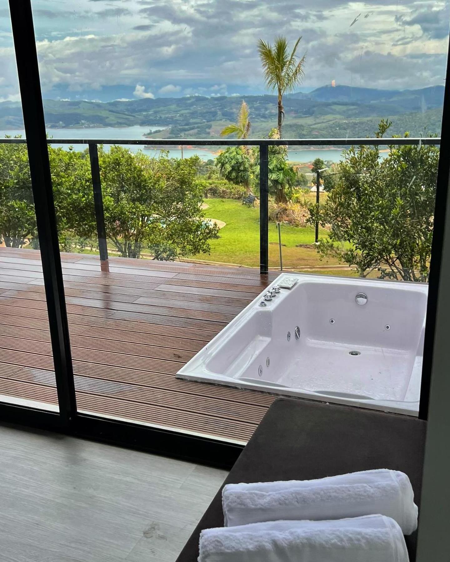 Eco Lodge Los de Arriba en Lago Calima