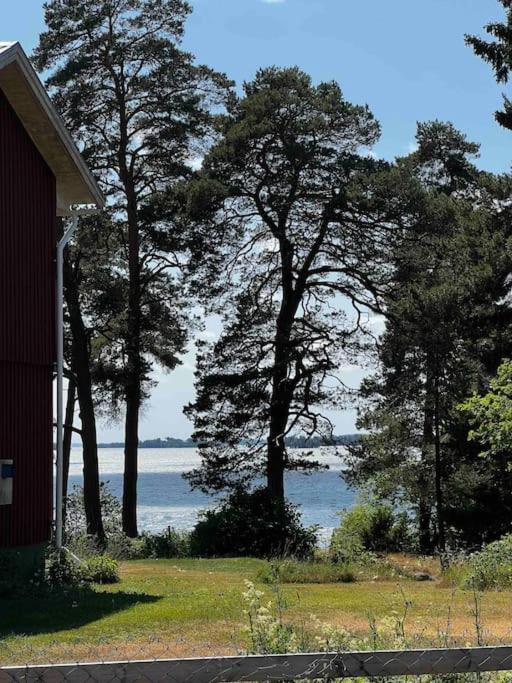 Sjönära fritidshus med pool i lantlig miljö view 4