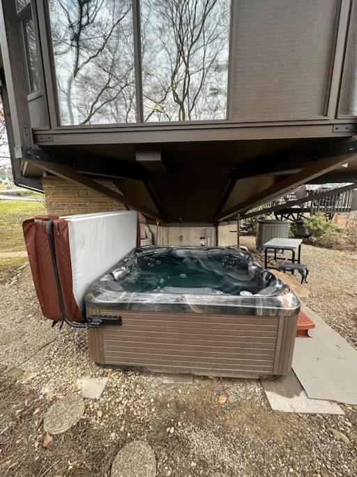 The Escape Pod Cheat Lake, Morgantown, Hot Tub, 2Bed, 2Bath view 5