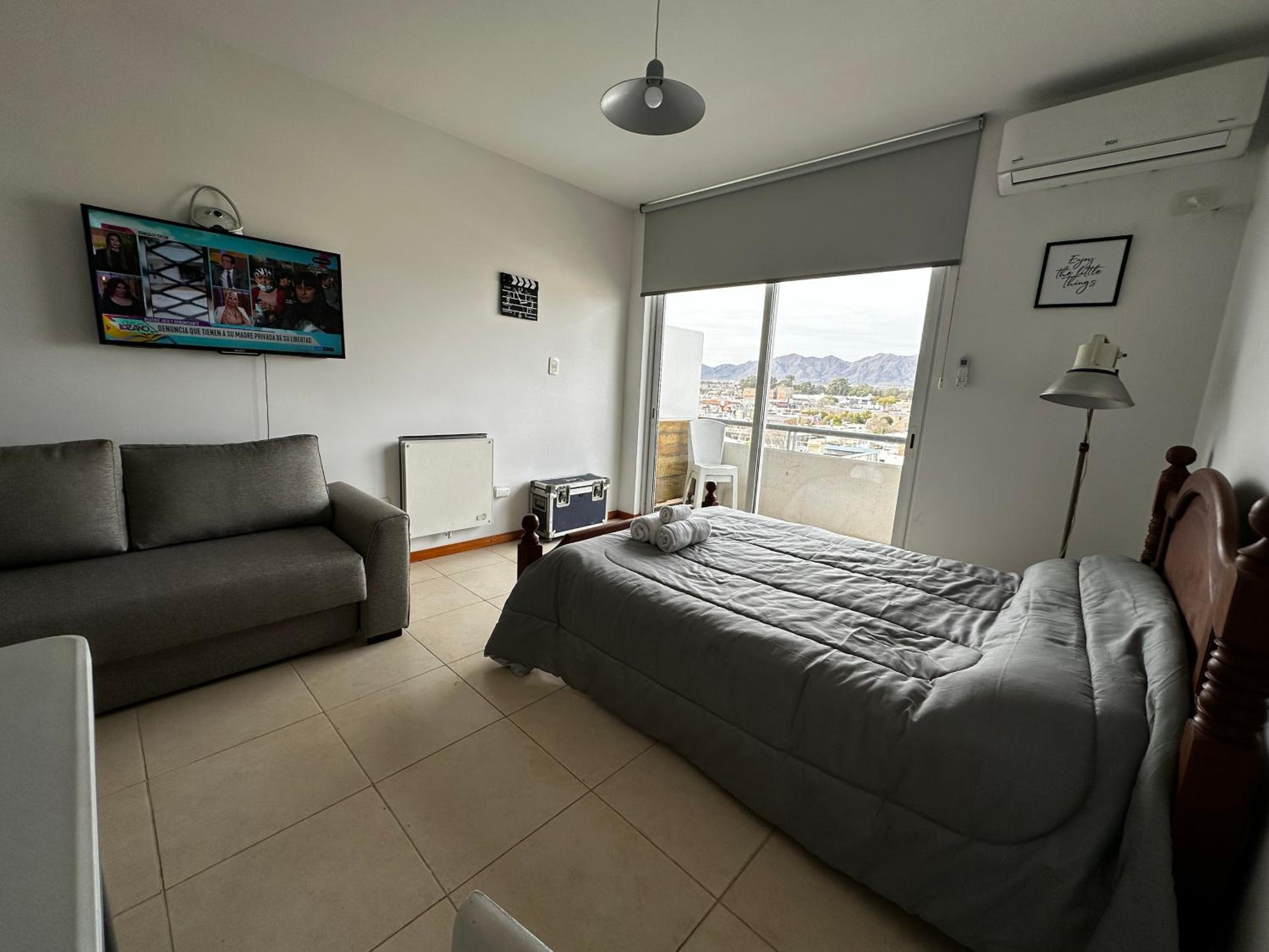 Un Departamento Cómodo con Vistas Increíbles a las Sierras