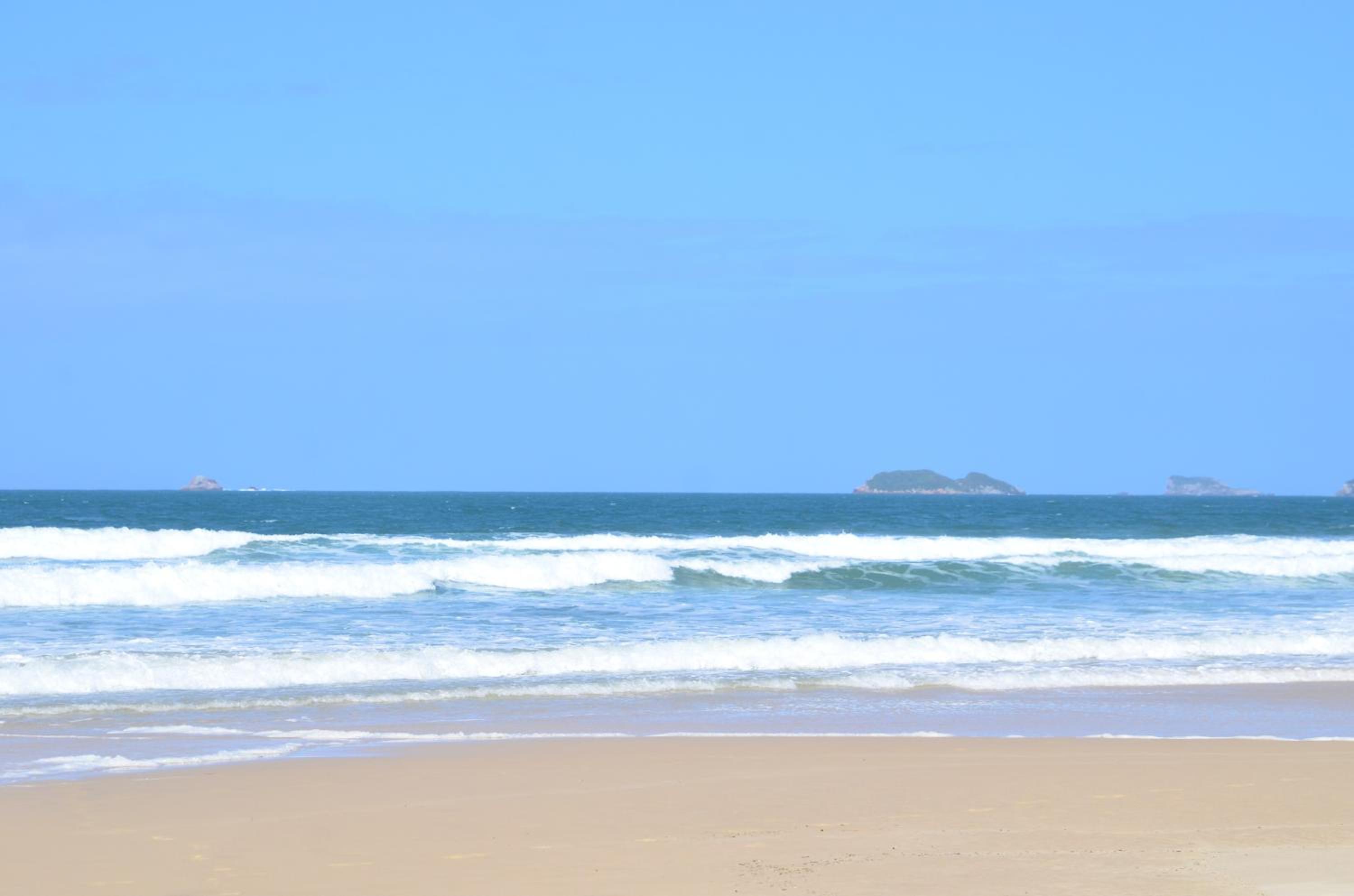 Água Azul, Condomínio 1 quadra da Praia Brava N396